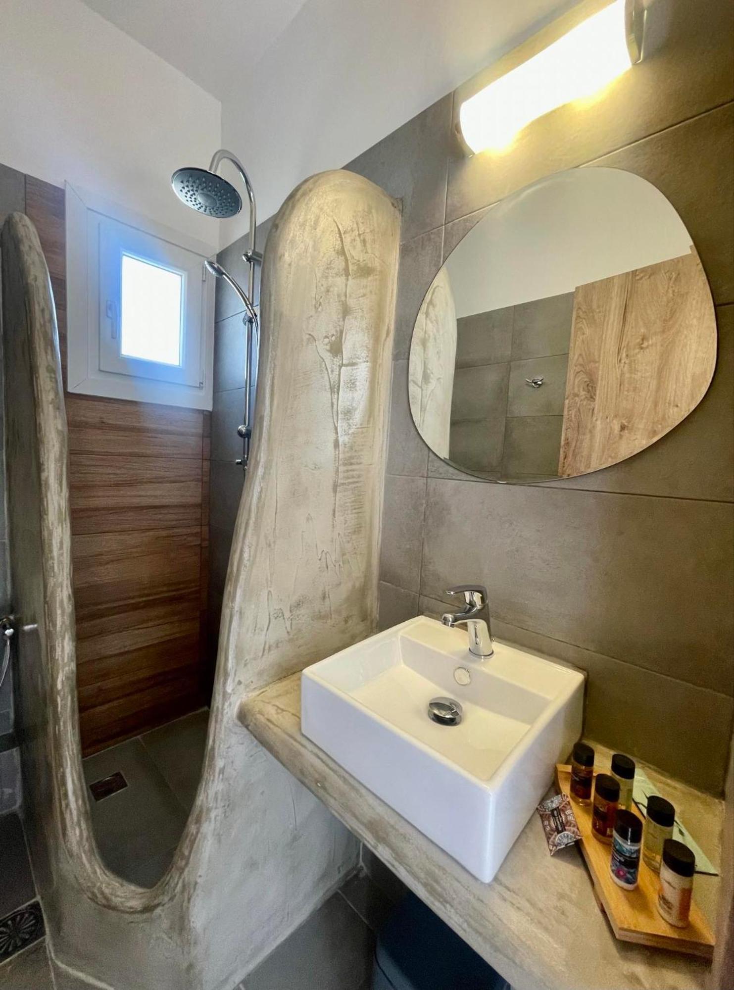 Athina Rooms - Lounge Apartments Guest house