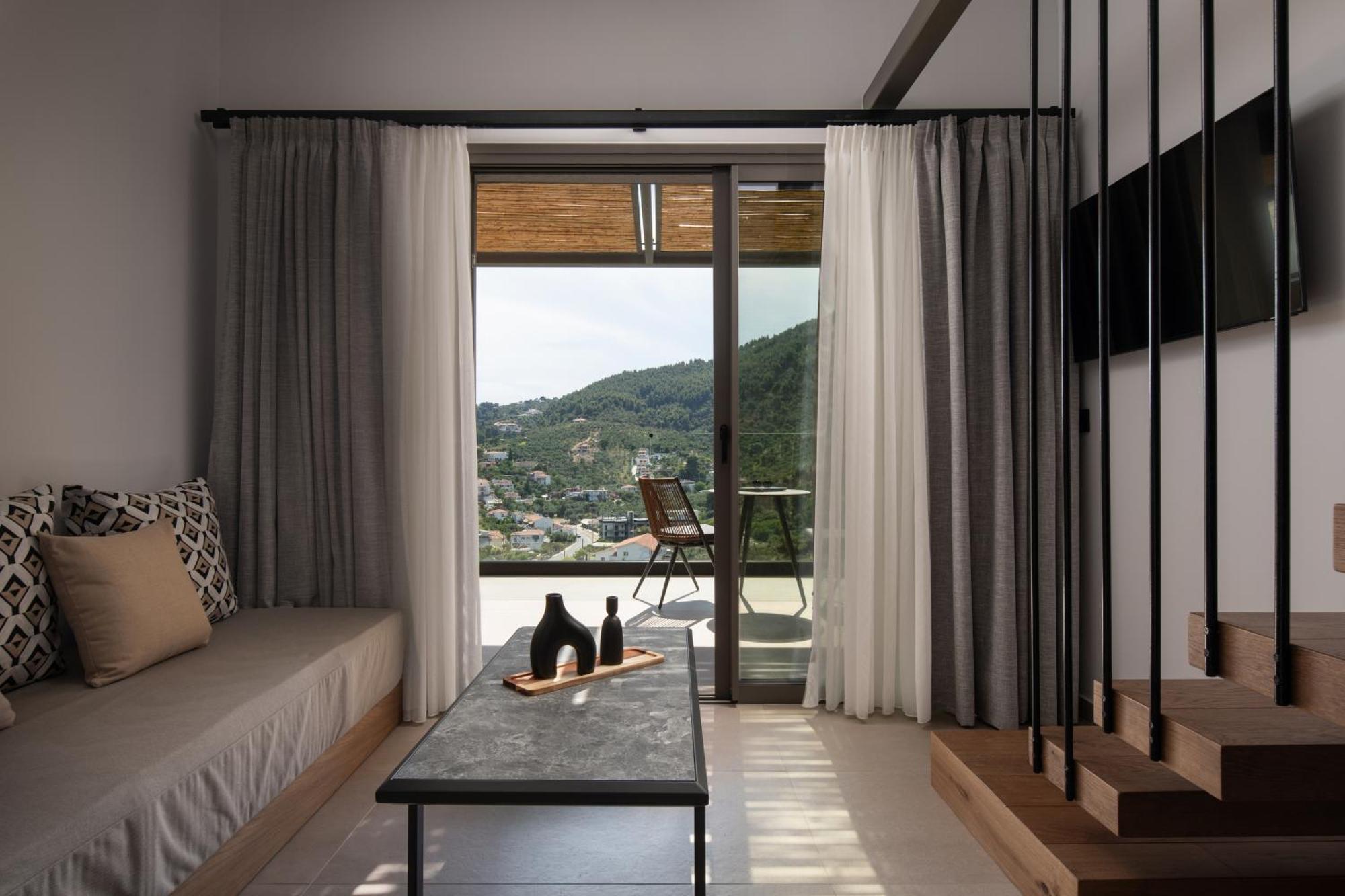 Poseidon Aparthotel 3*