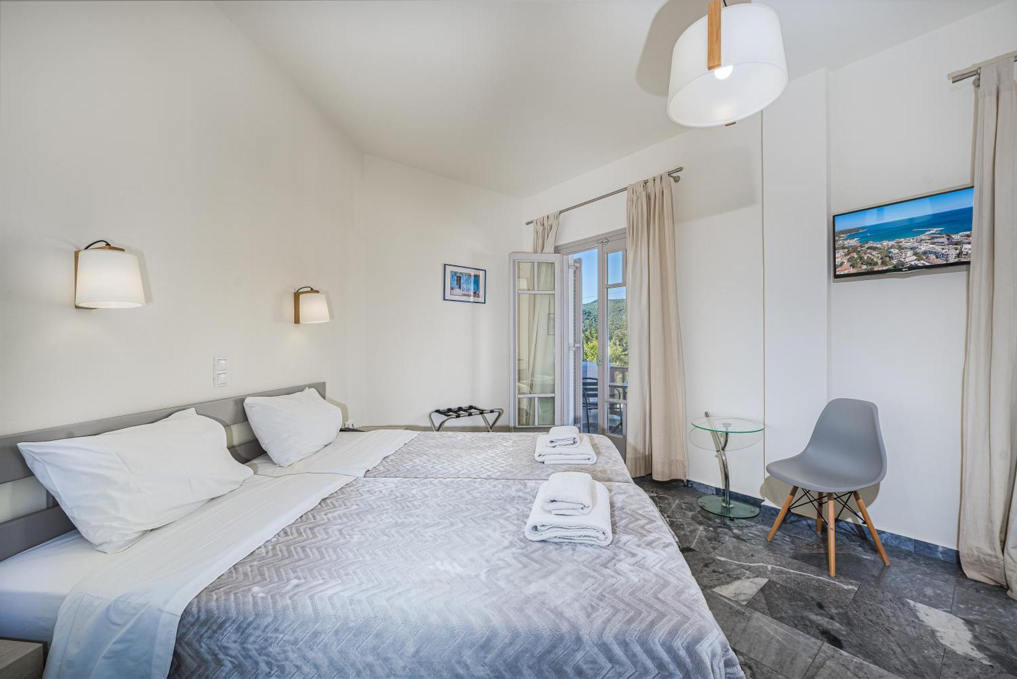 Erato Hotel 3*