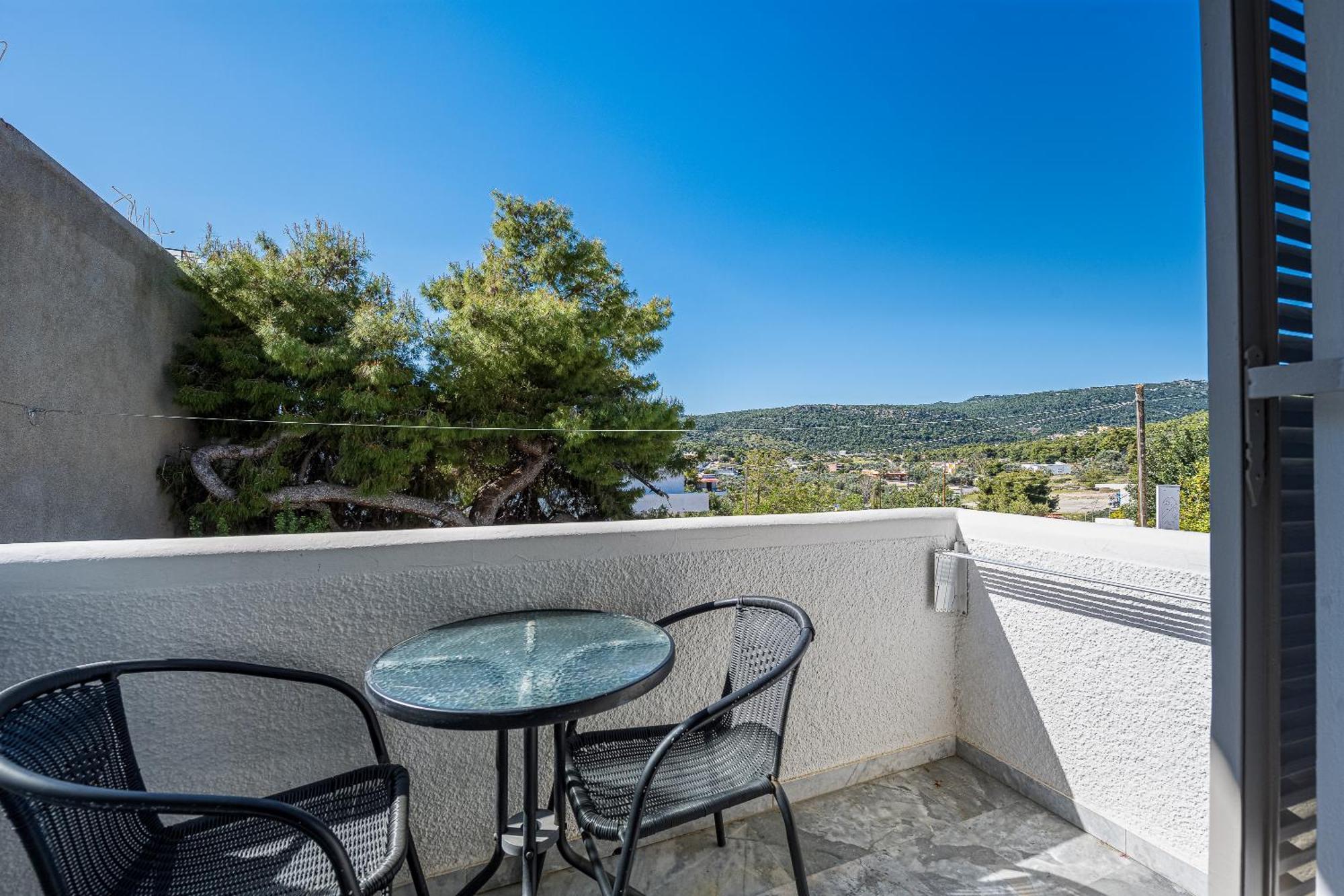 Erato Hotel 3*
