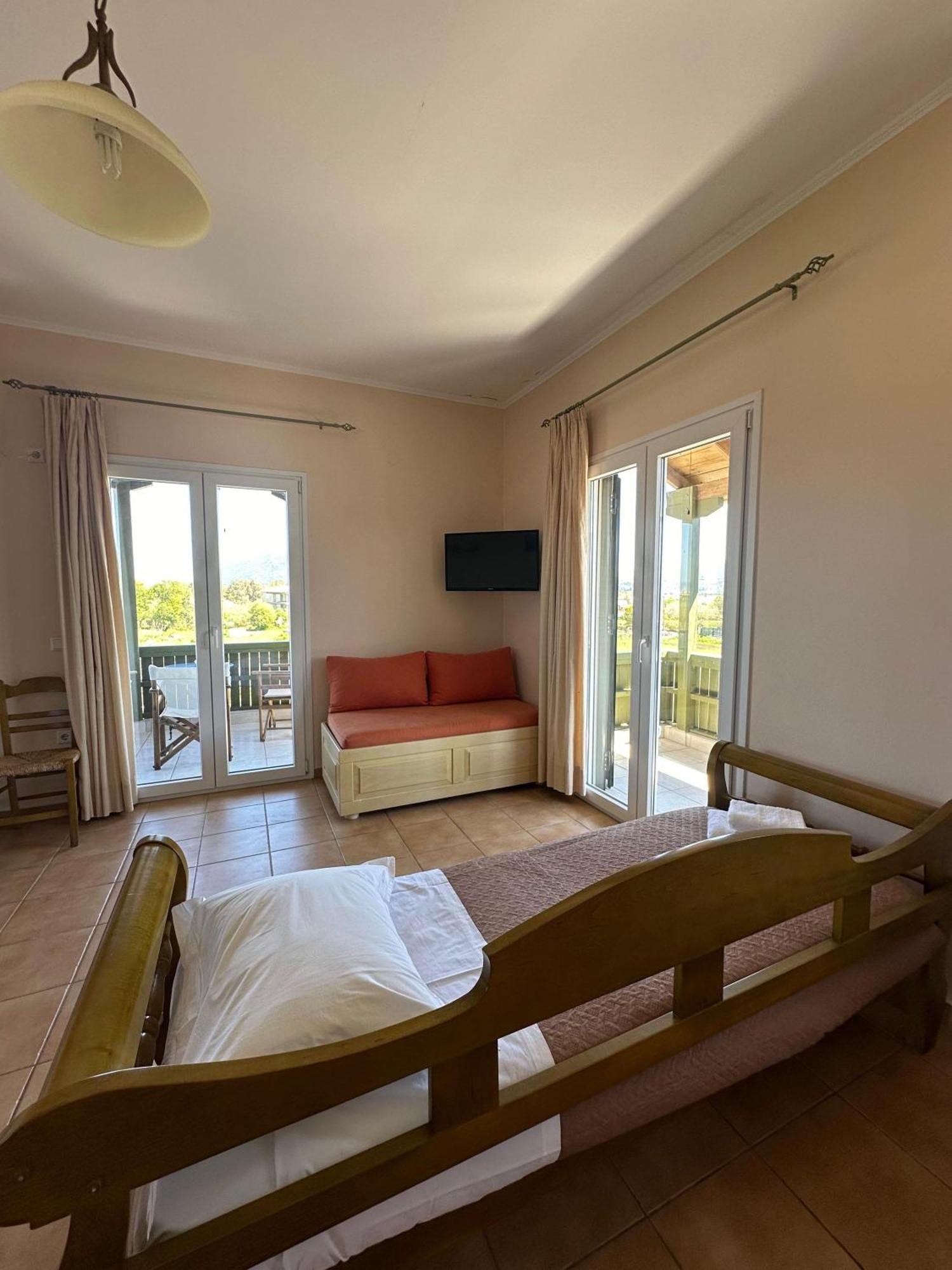 Porto Nirikos - Private Parking *