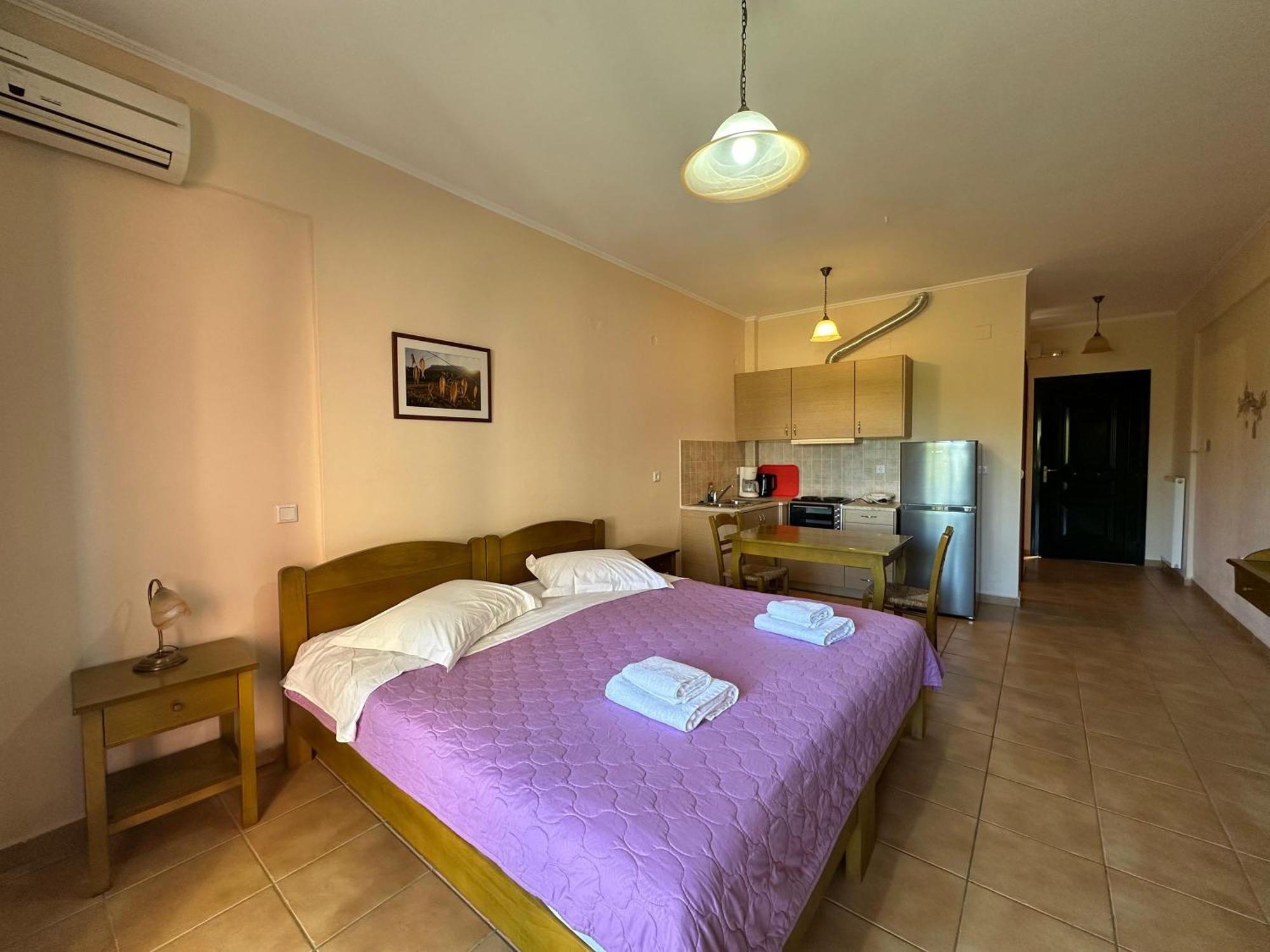 Porto Nirikos - Private Parking Apartment Lefkada City