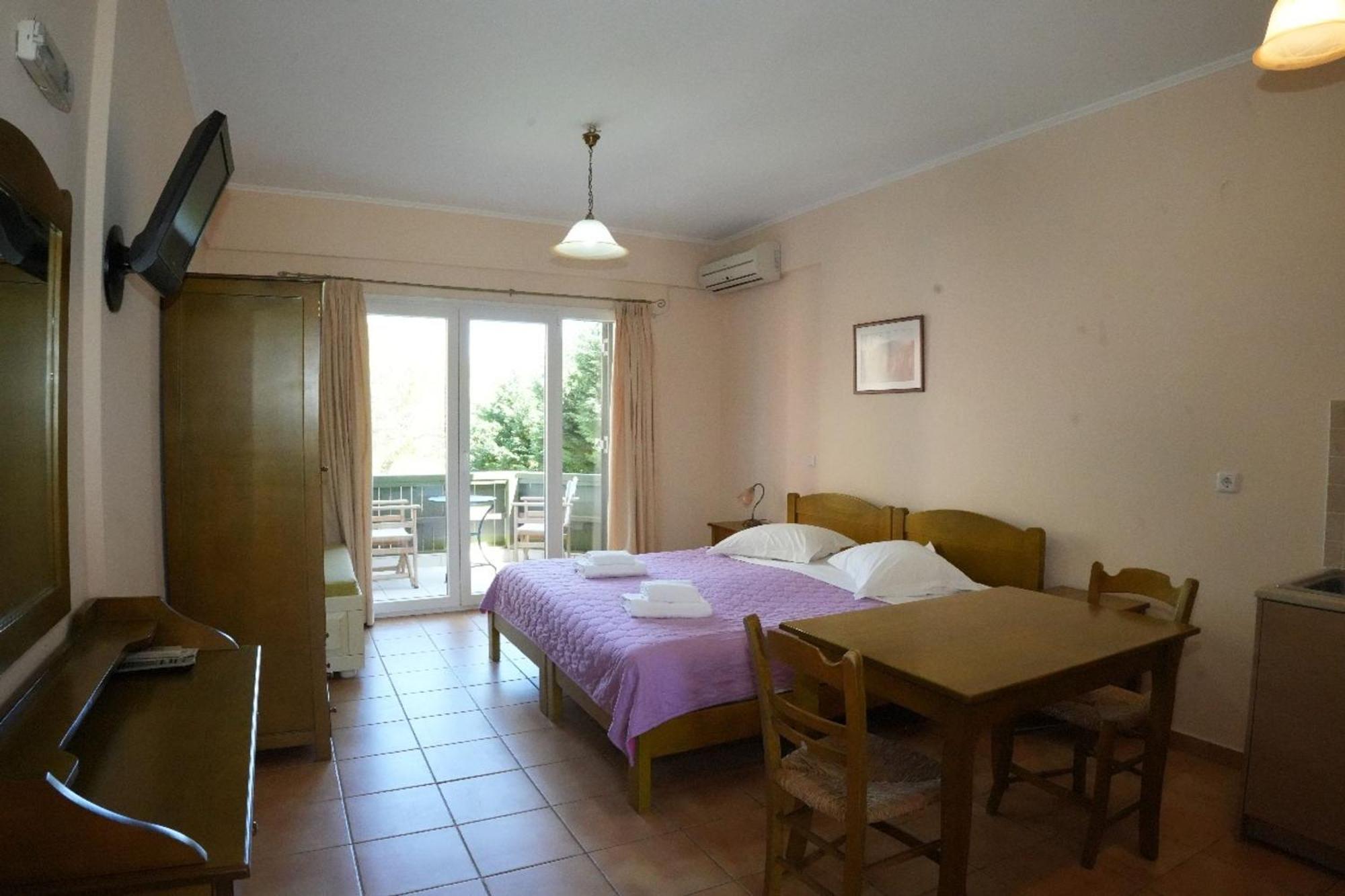 Porto Nirikos - Private Parking Lefkada City