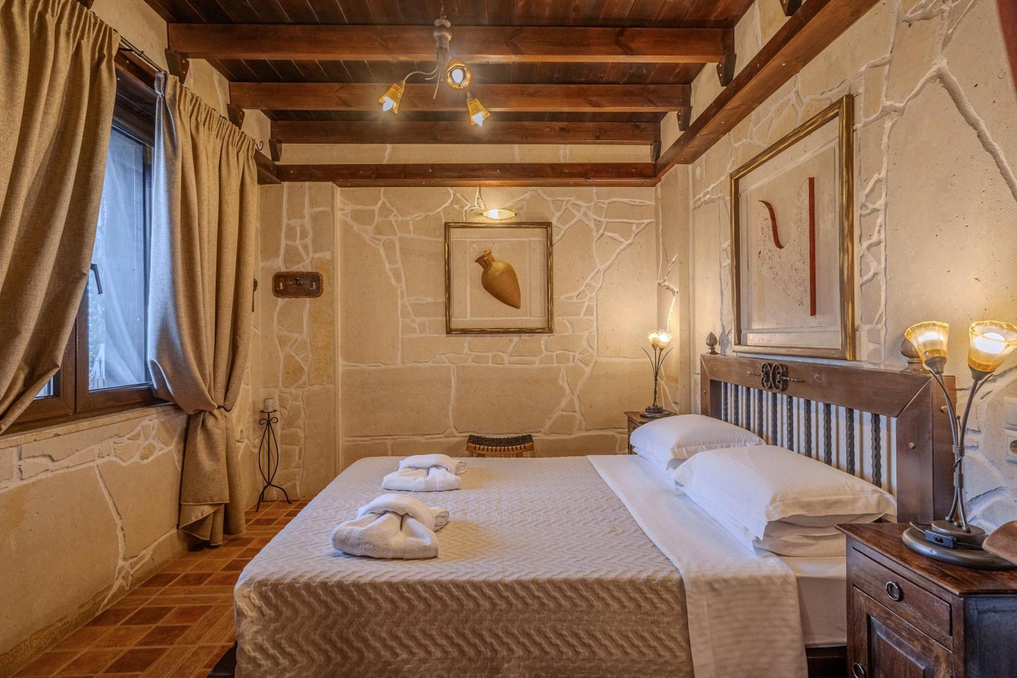 Terra Minoika Boutique Resort *