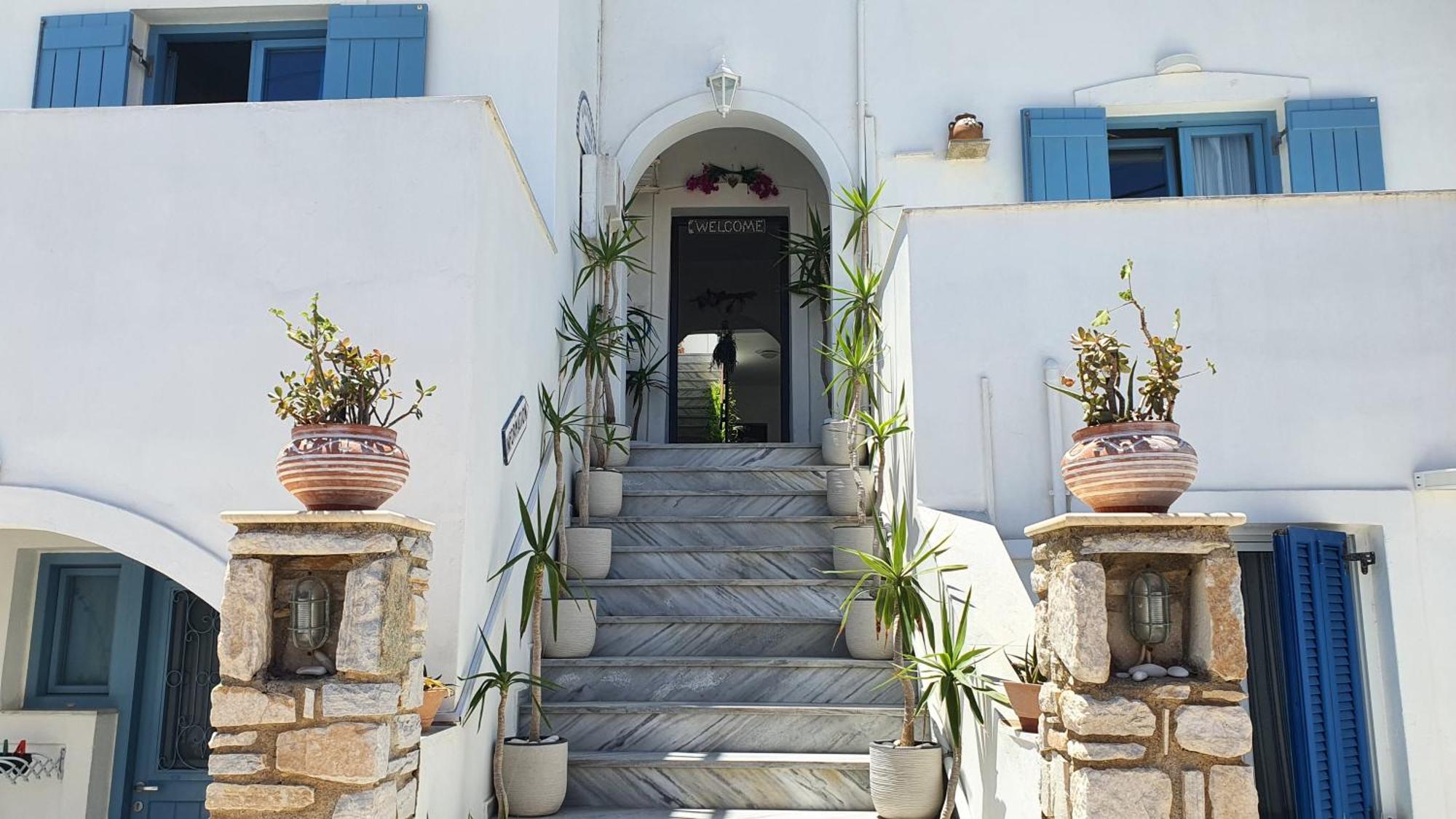Augusta & * Naousa (Paros)