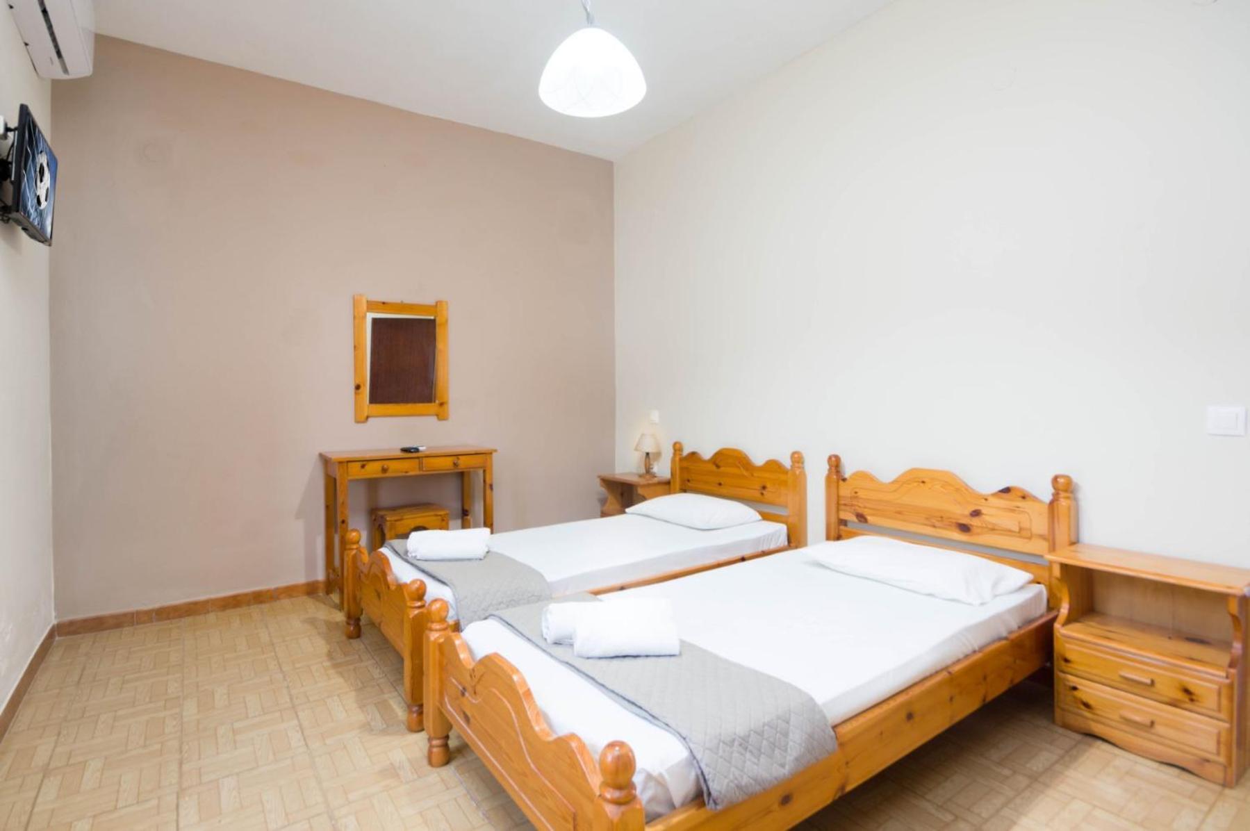 Chrysanthy Apartment *