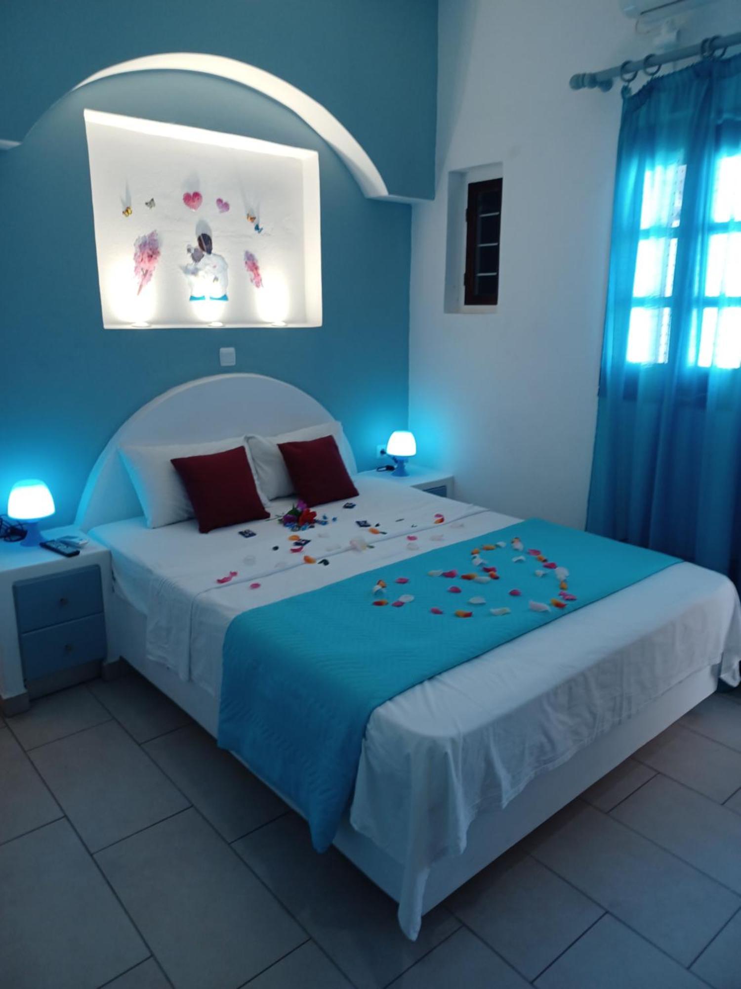 Evelina Pension: Diverse Near Black Guest house Perissa (Santorini)