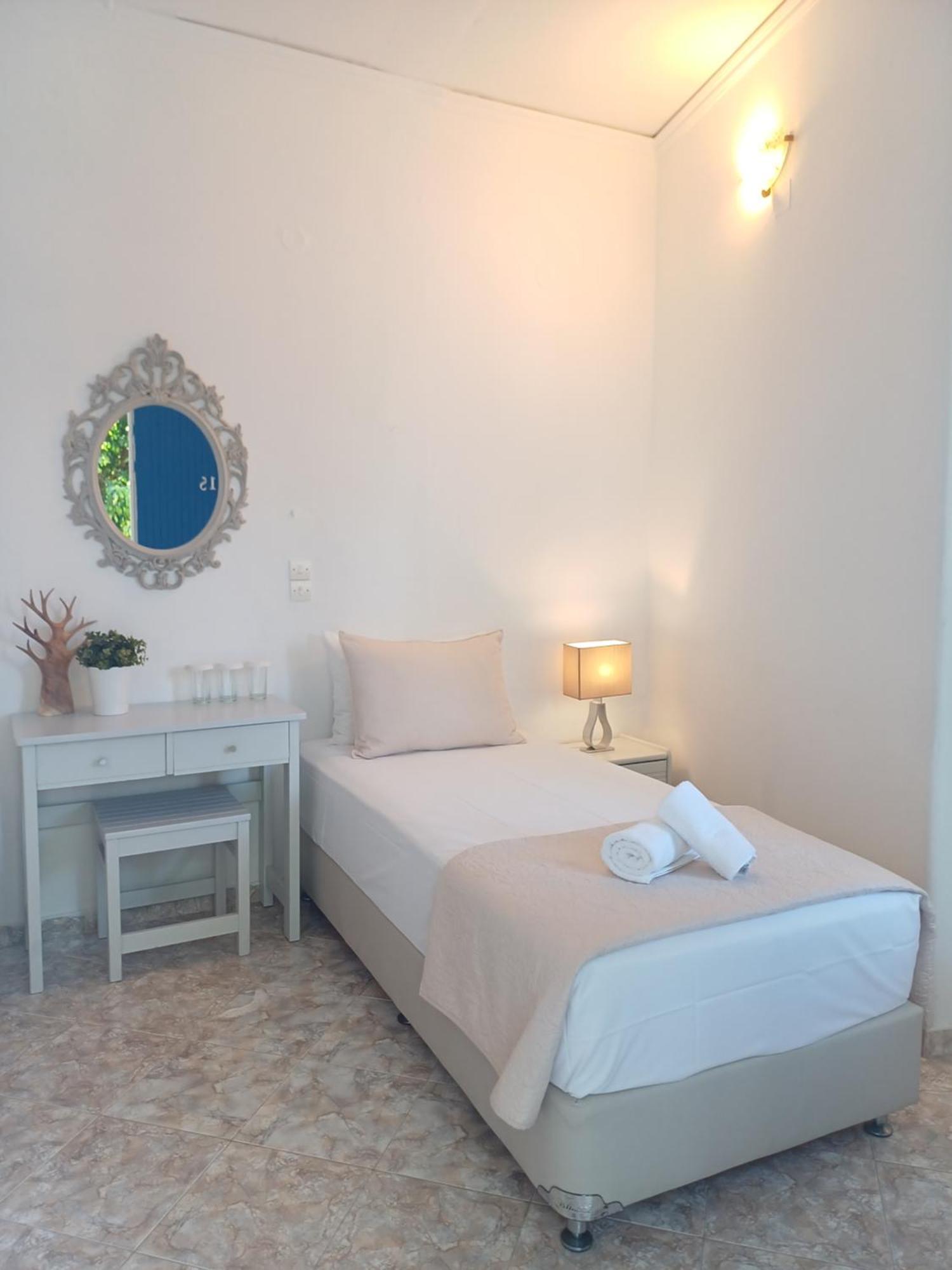 εvi Evan Hotel
