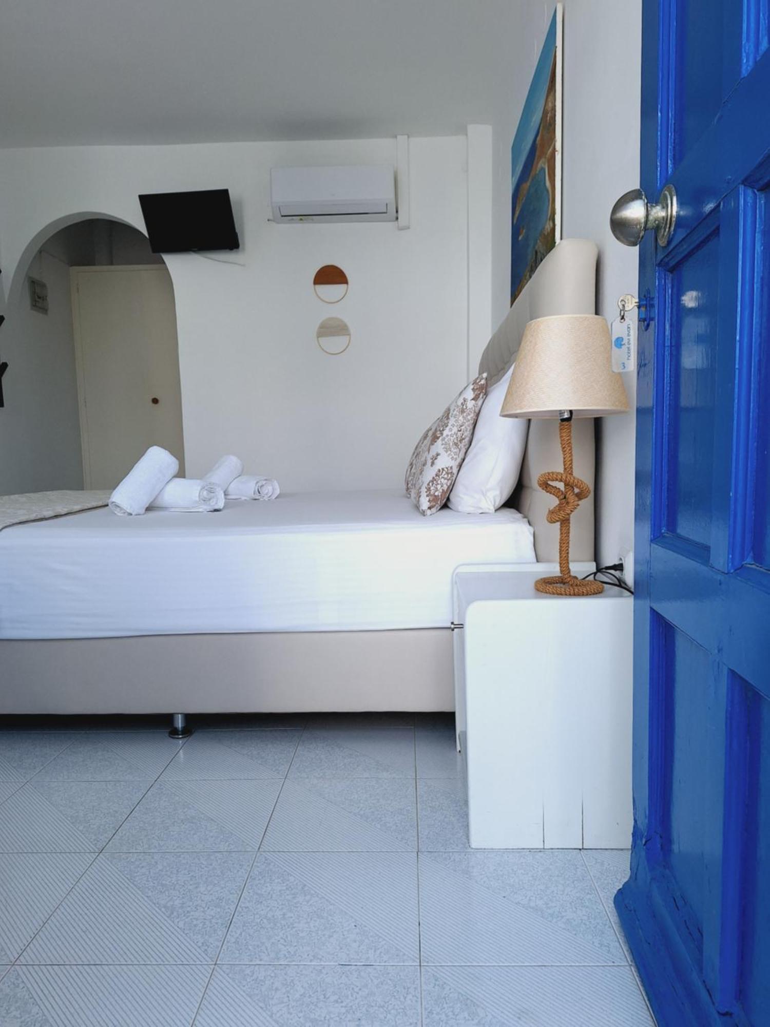 εvi Evan Hotel