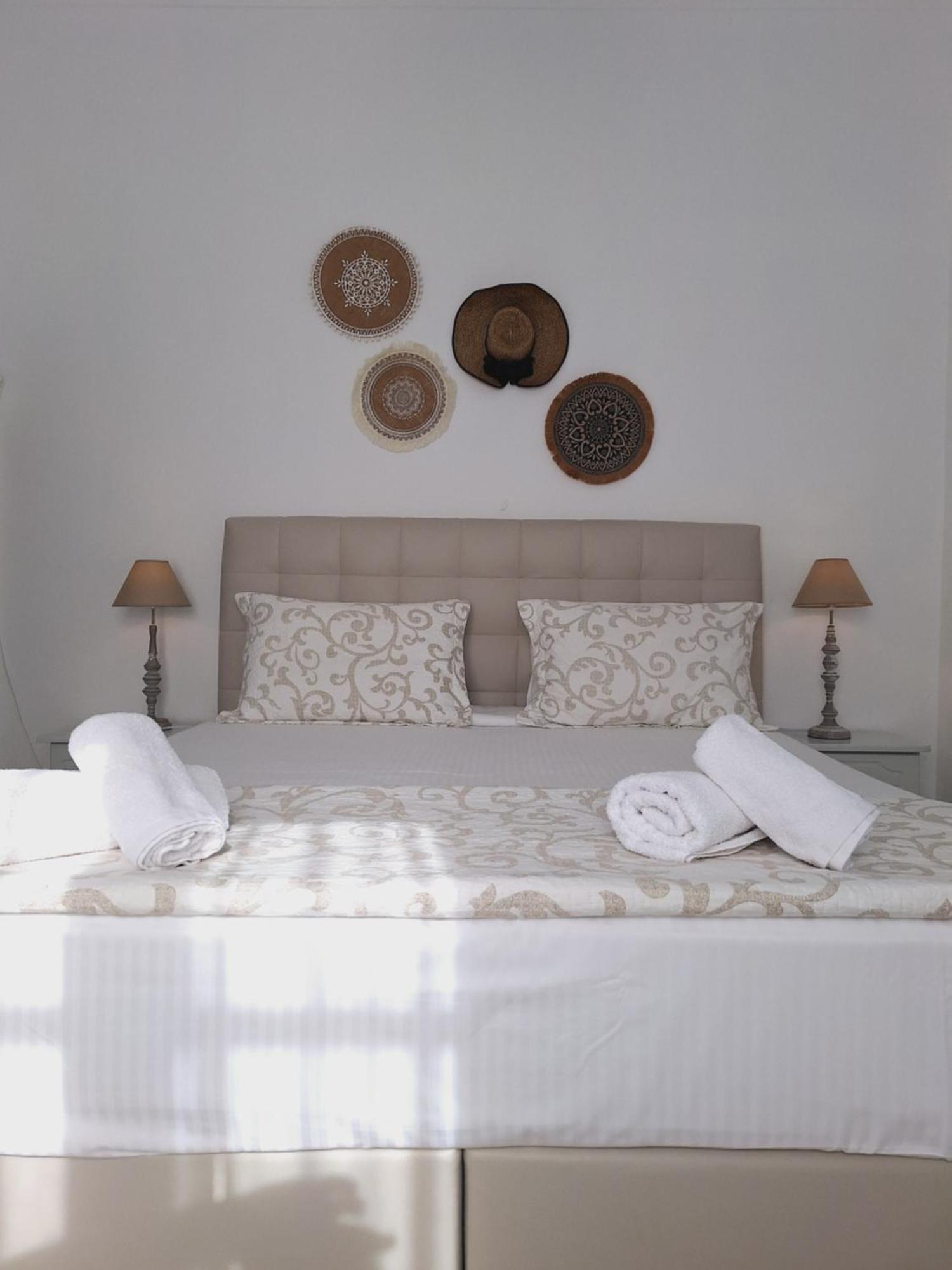 εvi Evan Hotel 2*