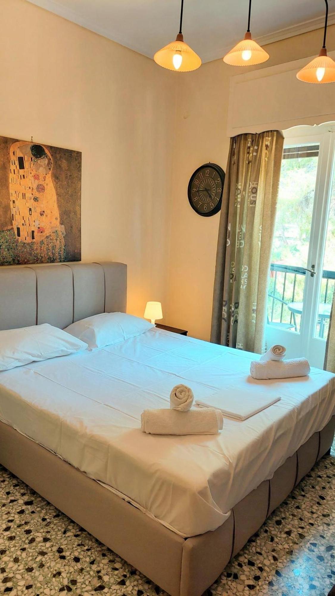 Cozy In Acropolis With Roof Garden Apartment *