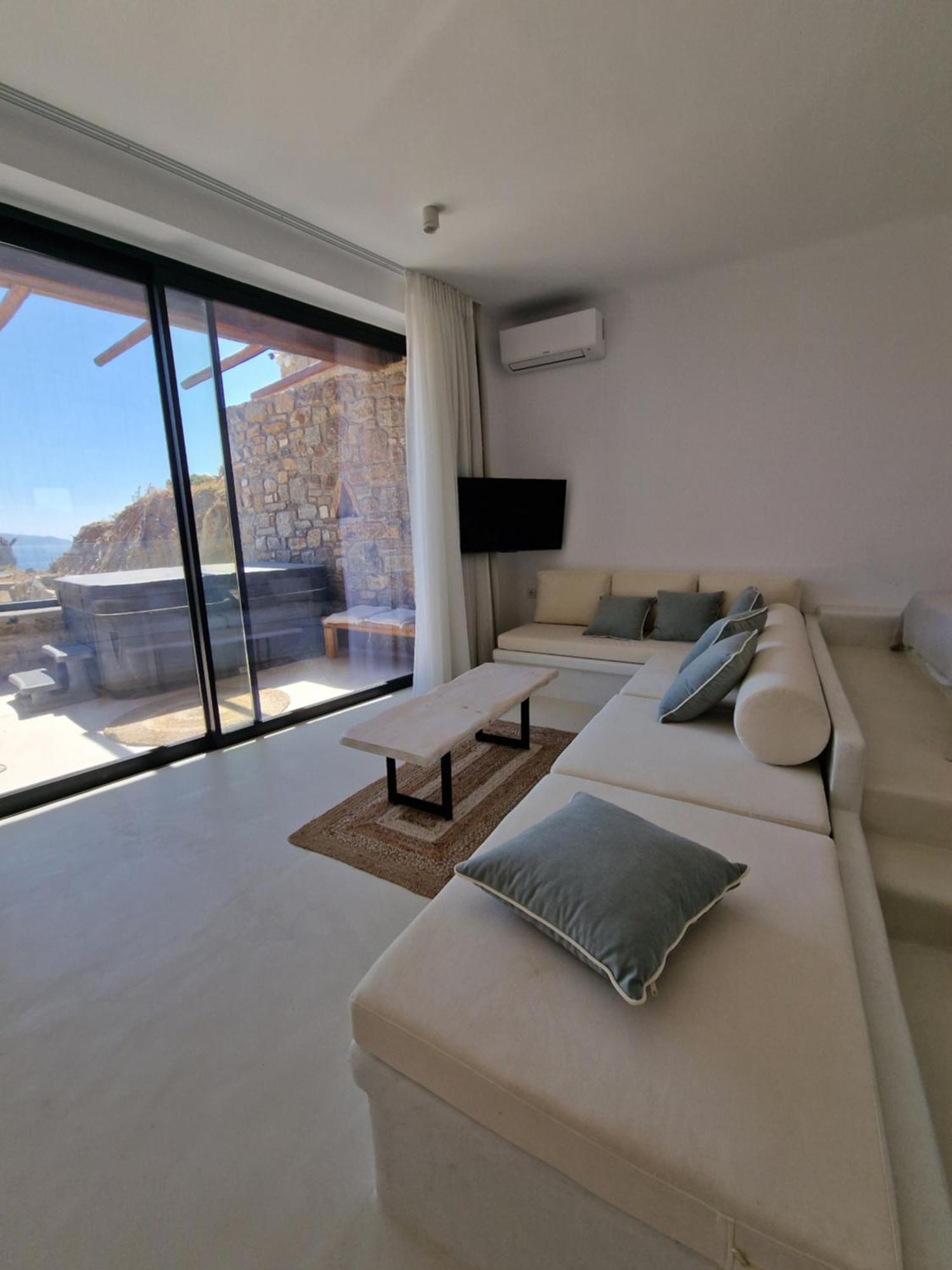 M-vibes Mykonos *