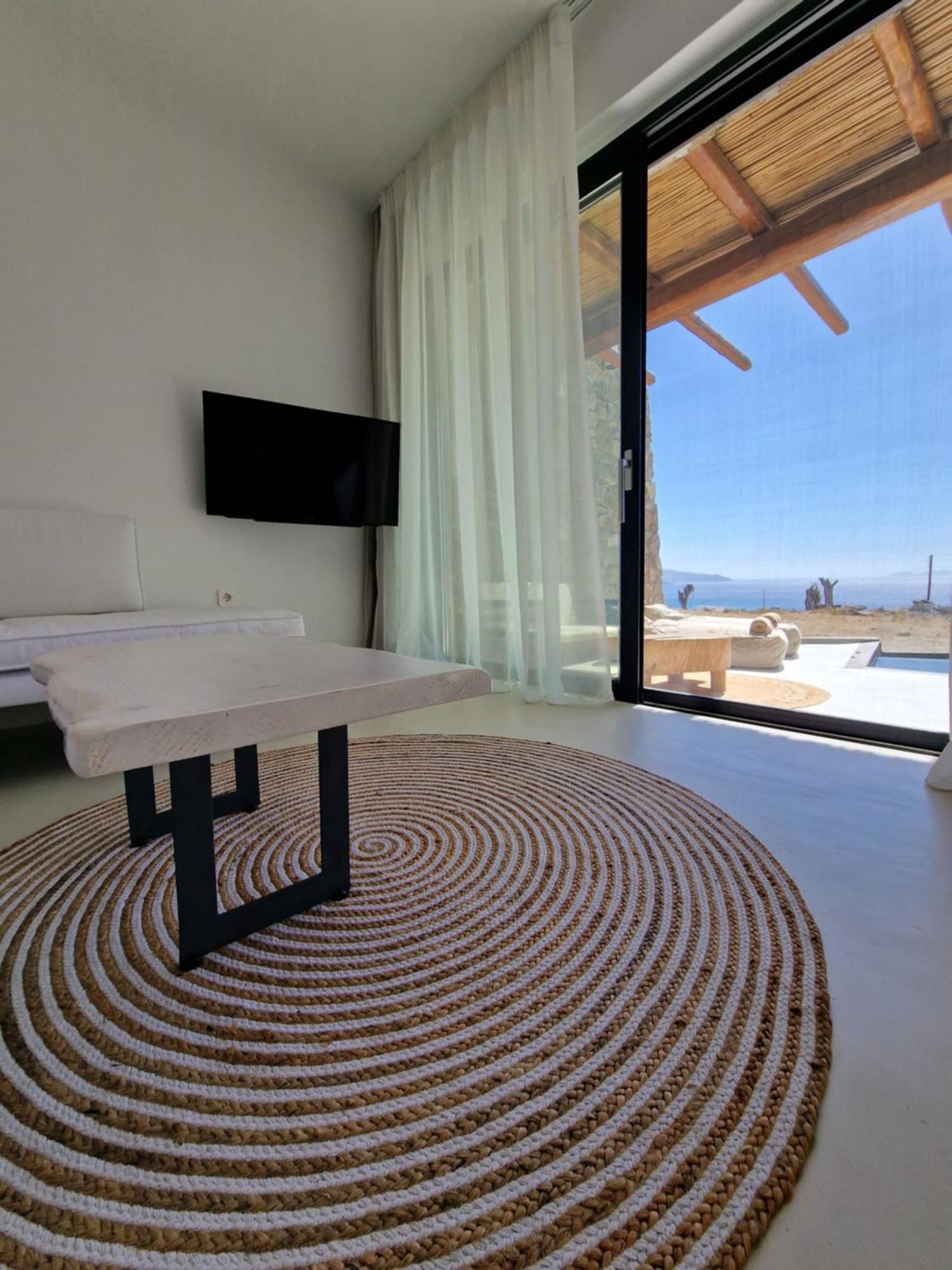 M-vibes Mykonos