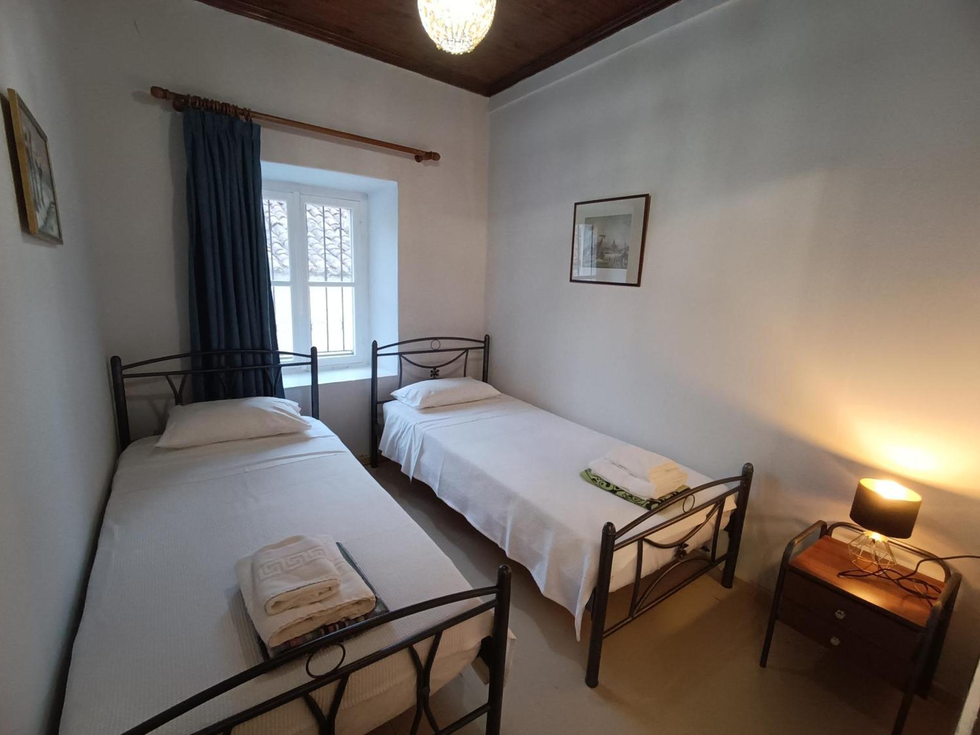 Rodomelo House With Terrace - 4 Bedrooms Apartment *