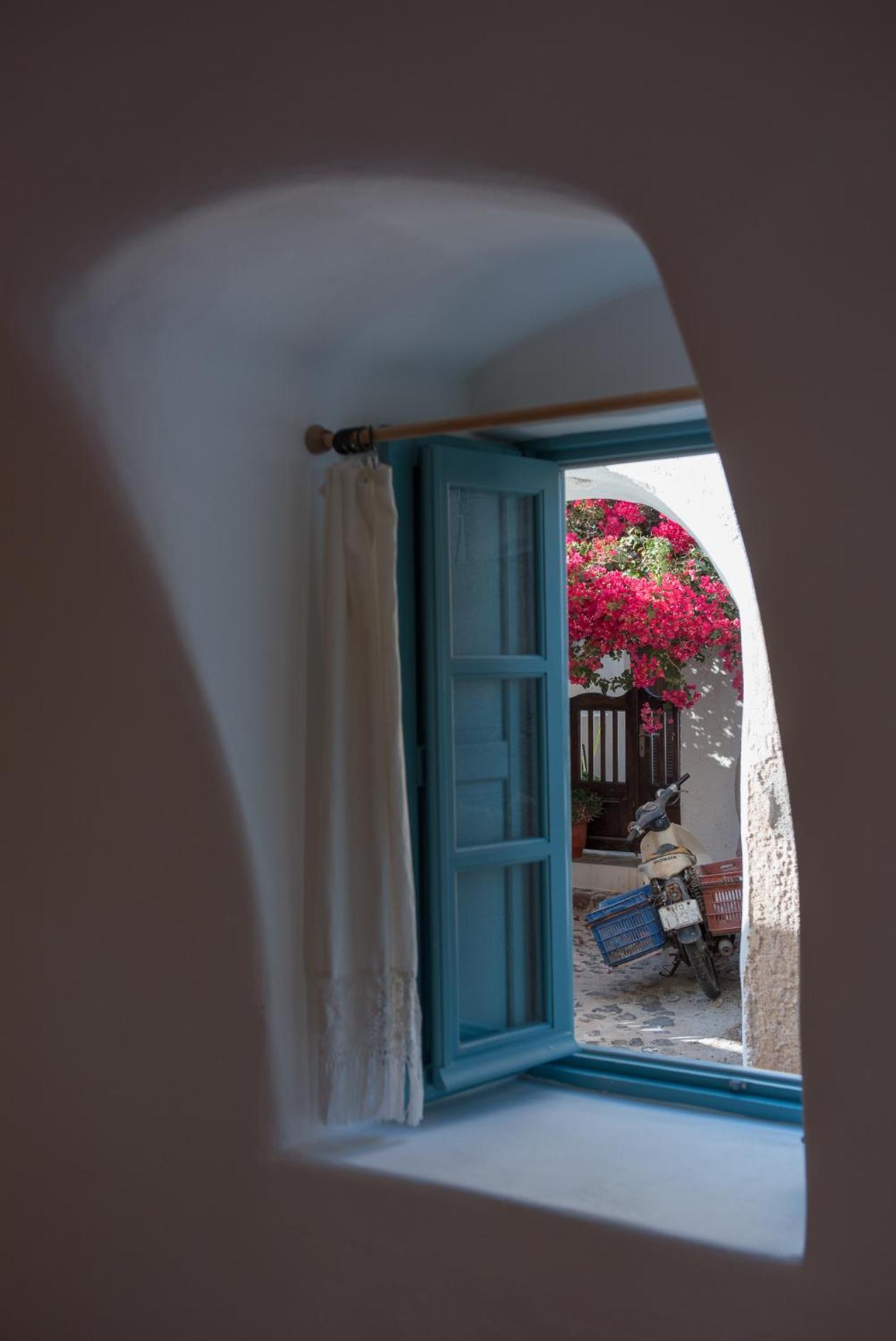 Holiday home Santorinio Yellow House