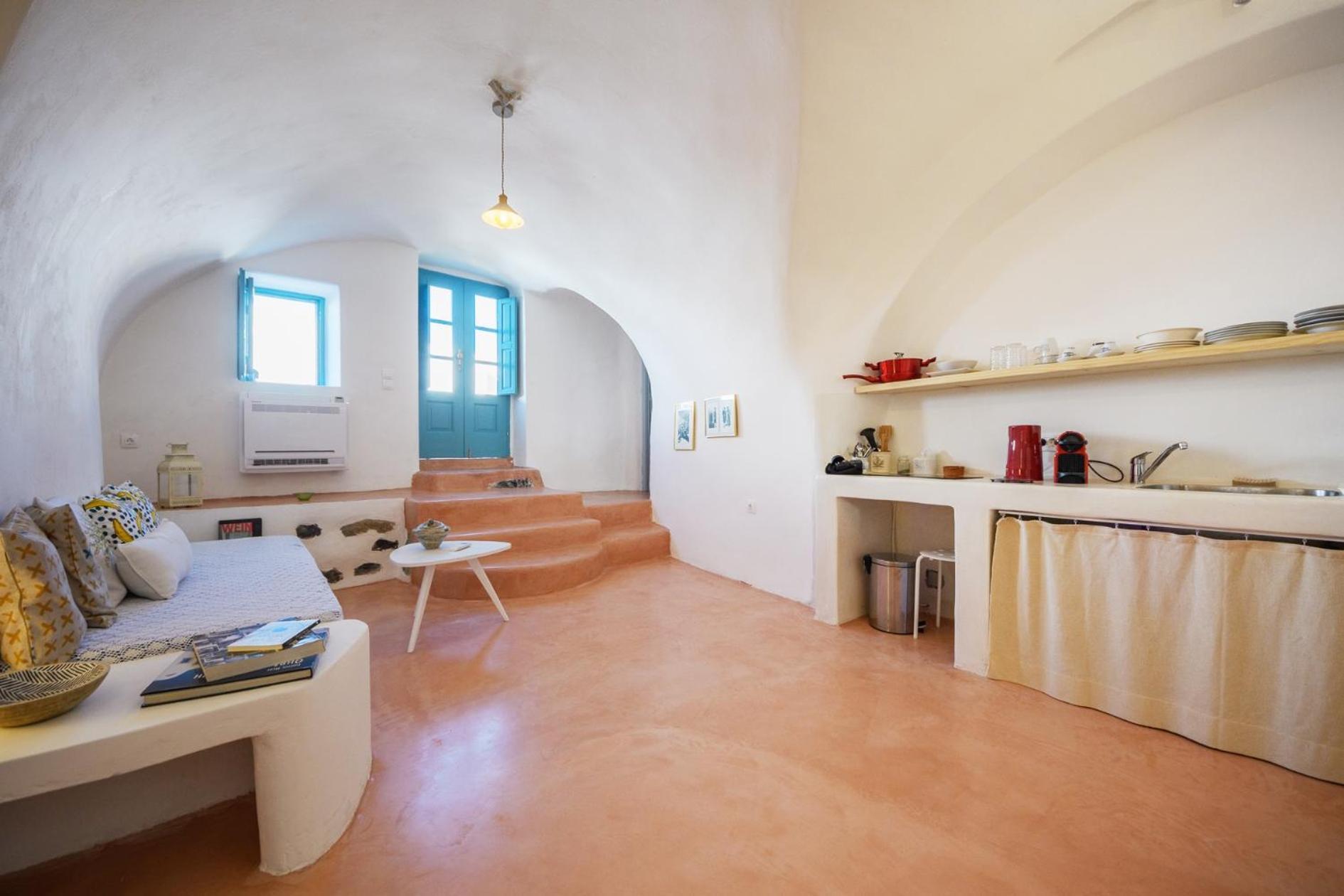 Holiday home Santorinio Yellow House *