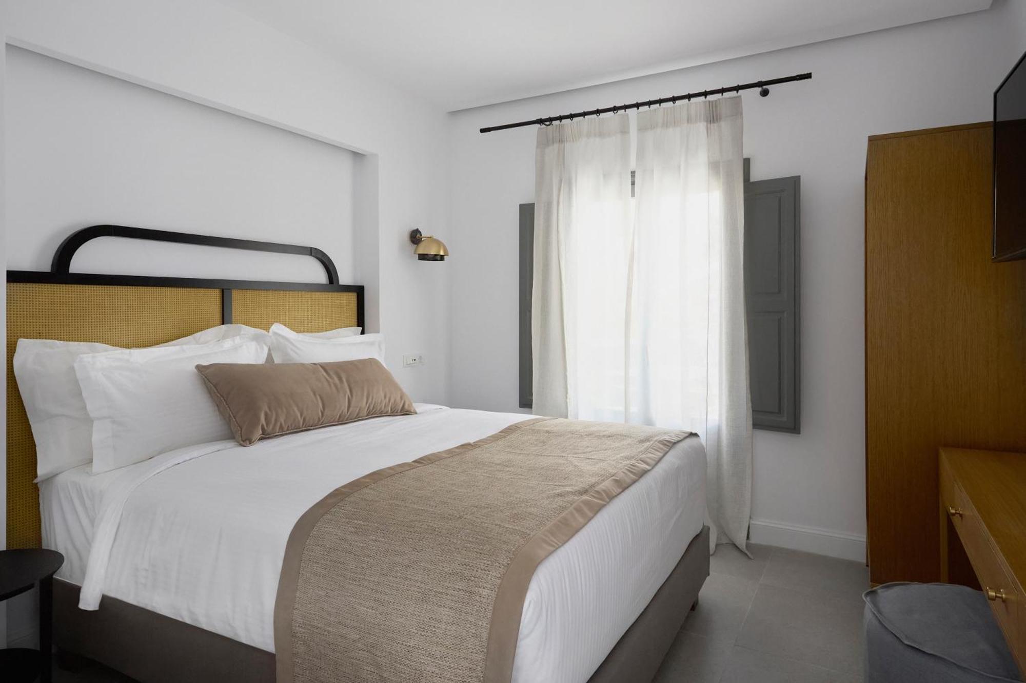 Hotel Alleys All-suite & Pyrgos Kallistis