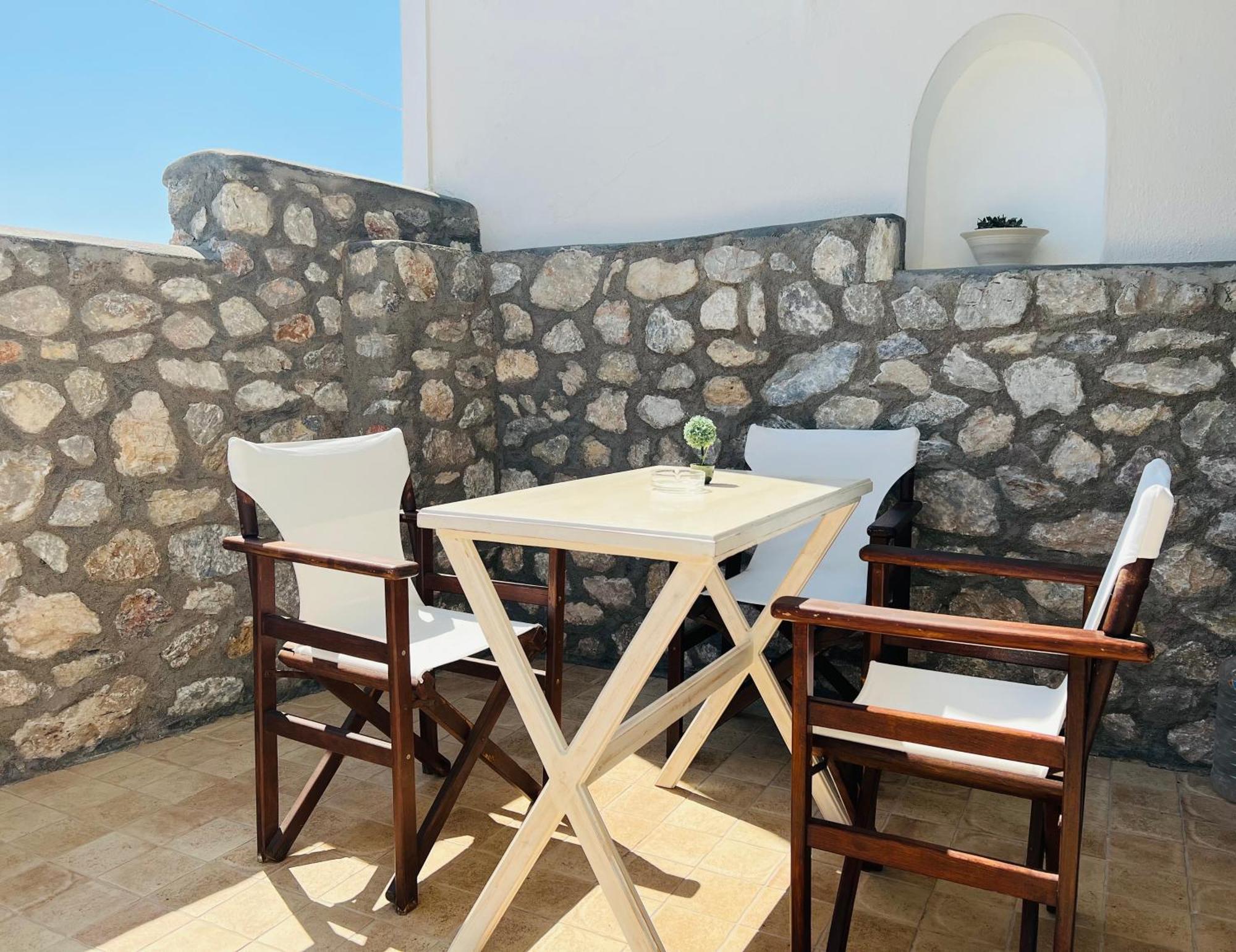 Arapiou Aparthotel Perivolos (Santorini)