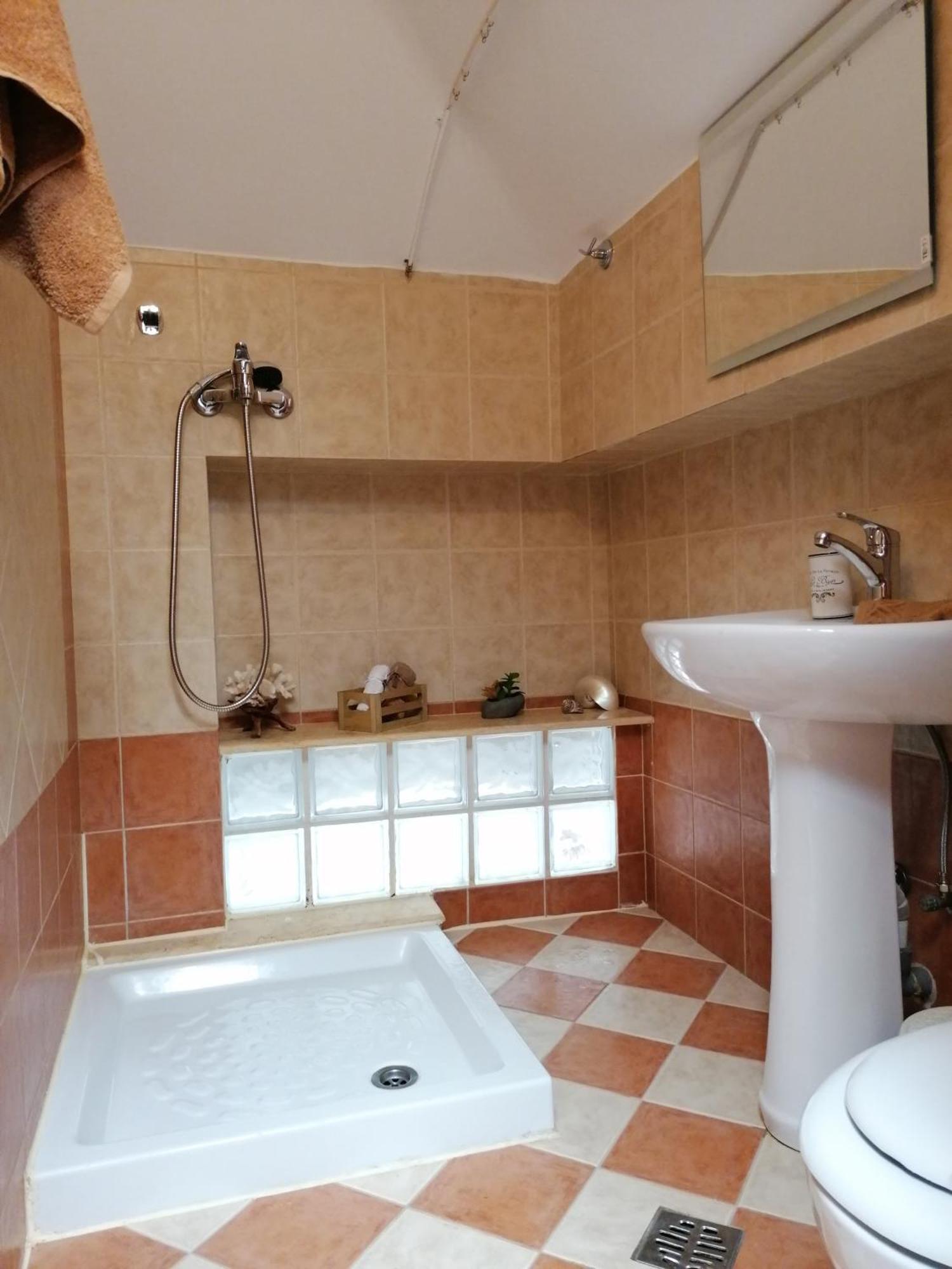 Apartment Theos