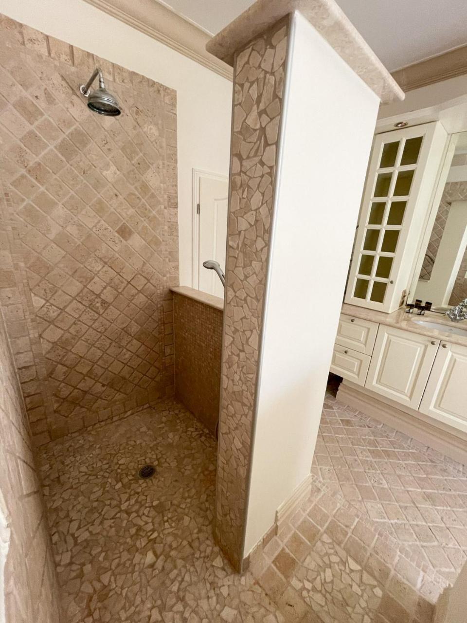 Nostrana Village Apartment *