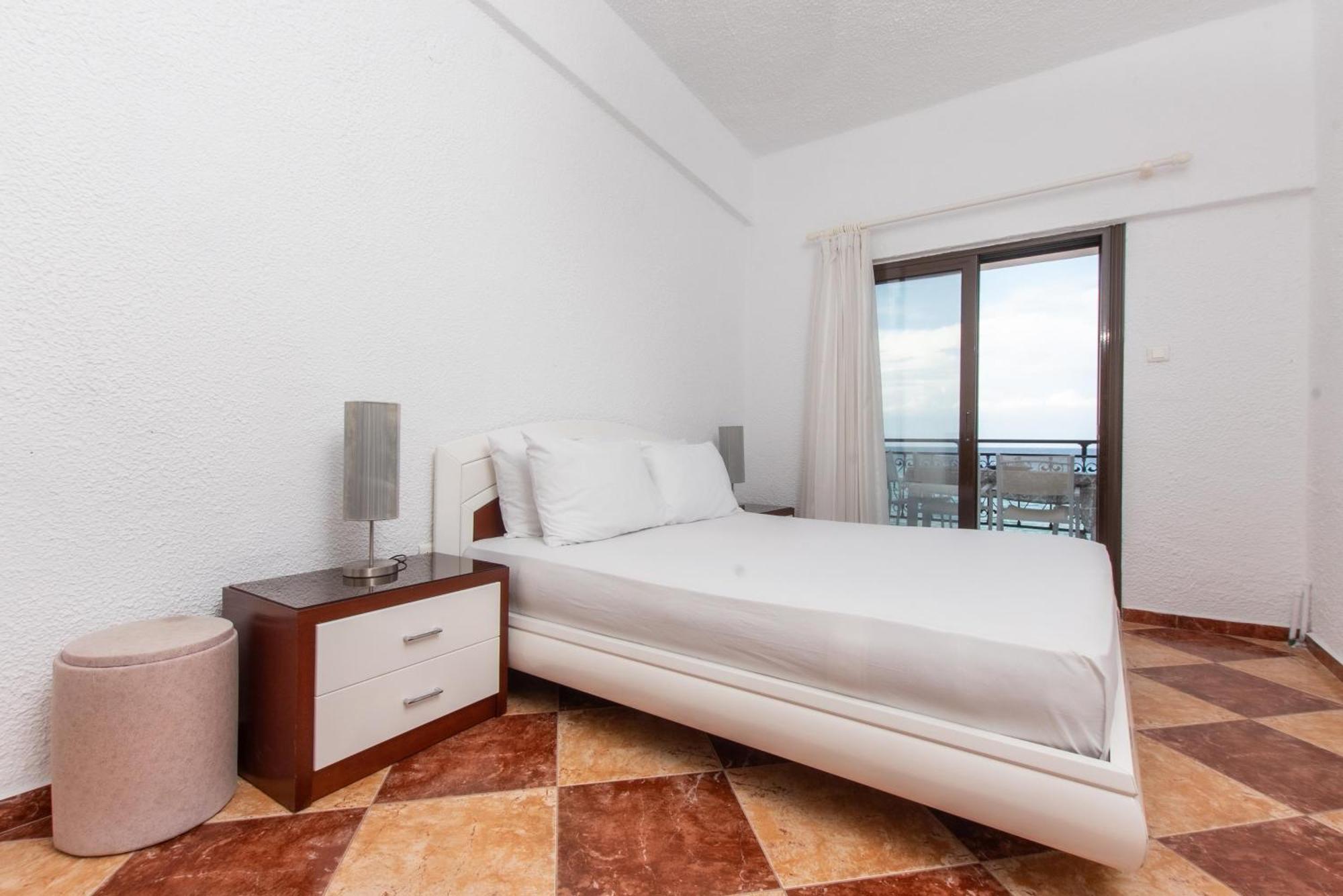 Houseloft Sandals Beachfront Apartment Polychrono