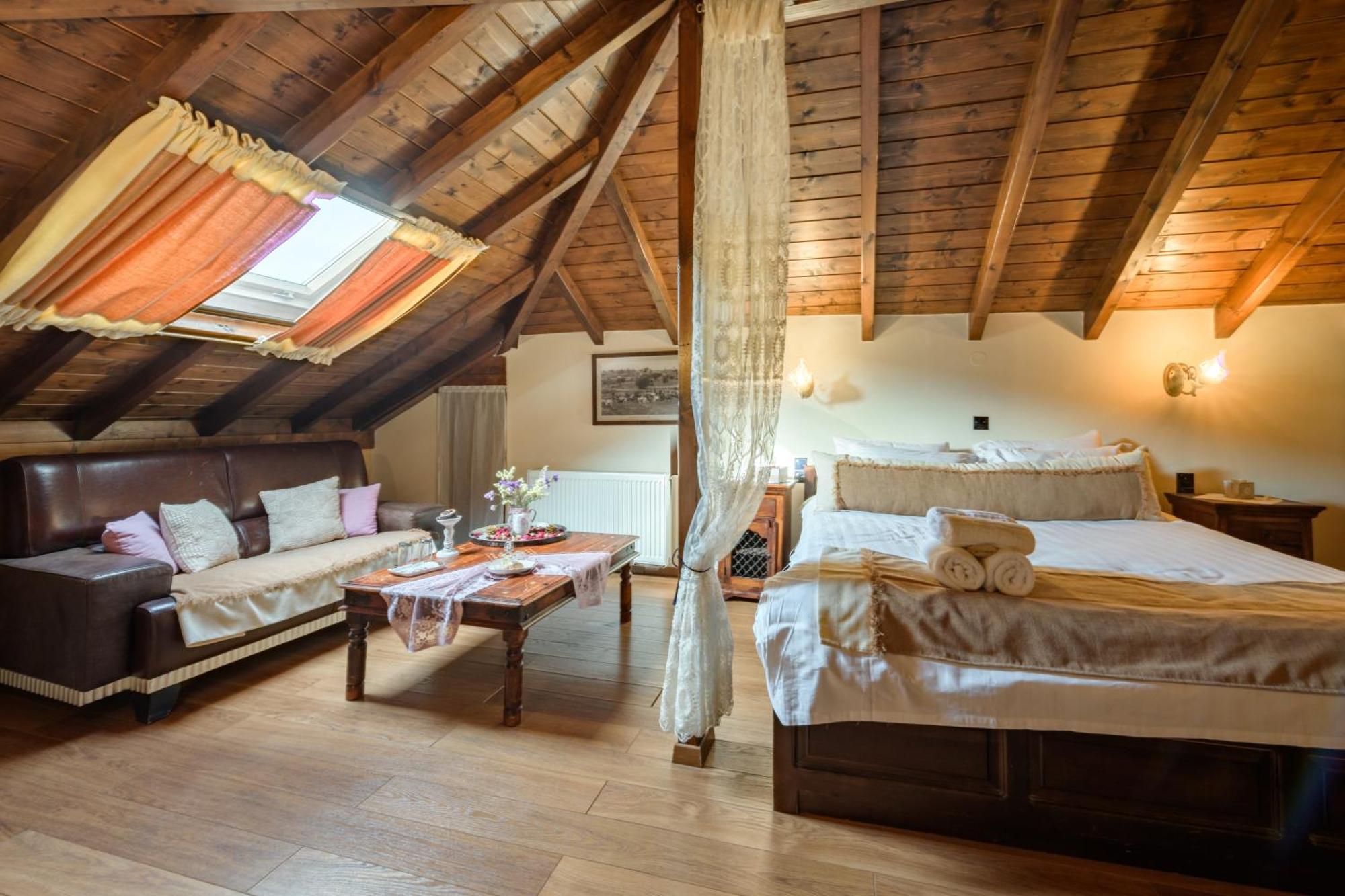 Arktouros Hotel