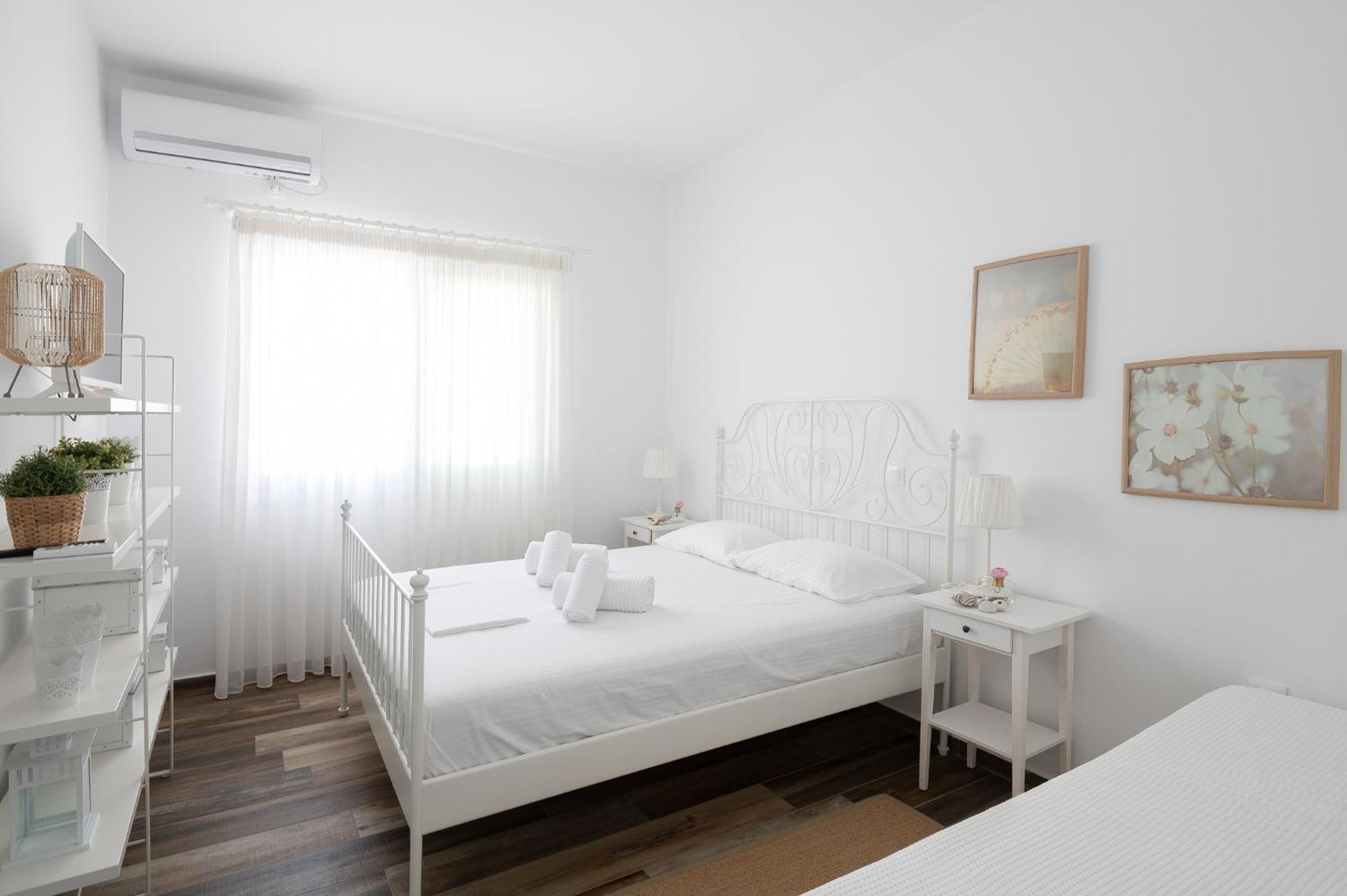 Pouletis Family - Akroyali Seaview Getaways Holiday home Kalamata