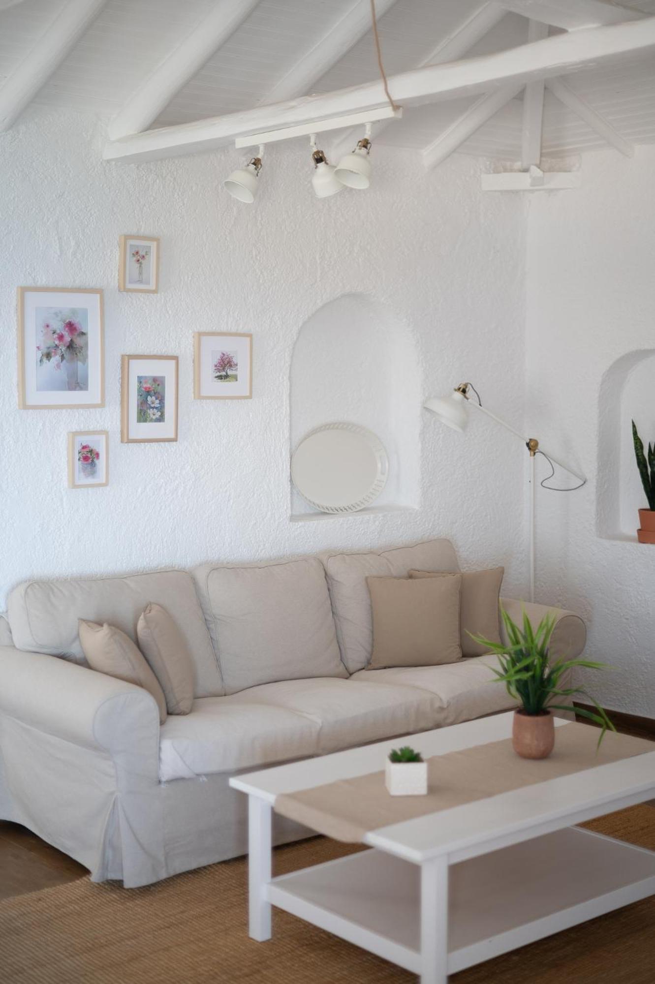 Pouletis Family - Akroyali Seaview Getaways Holiday home *