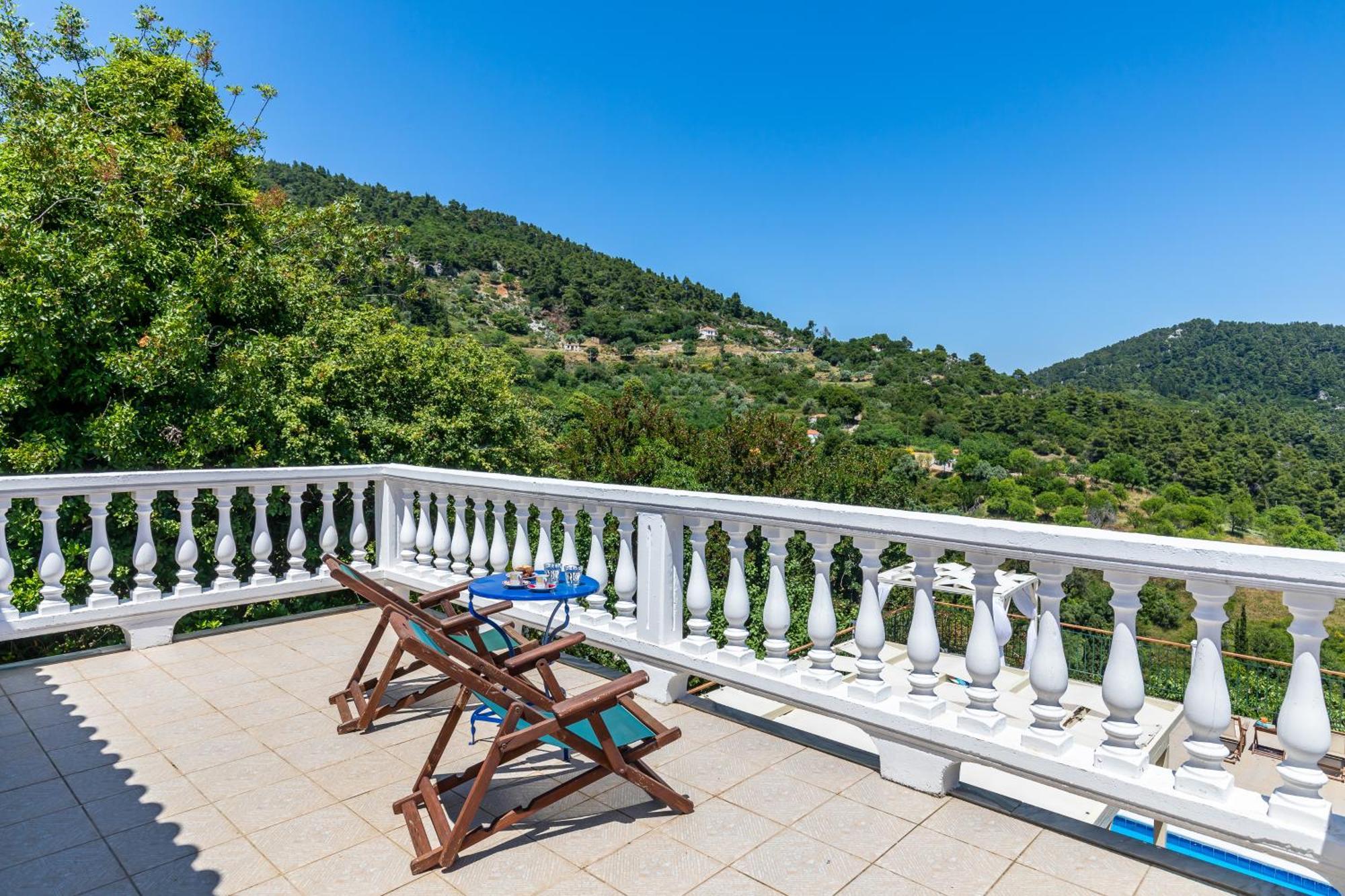 Skopelos Country *