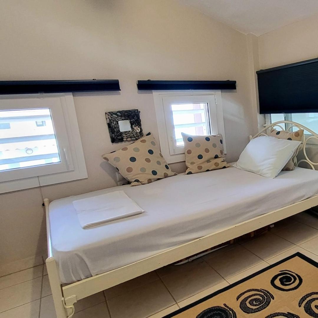Evita Maisonette, Elegant Beachfront Apt, Apartment Polychrono