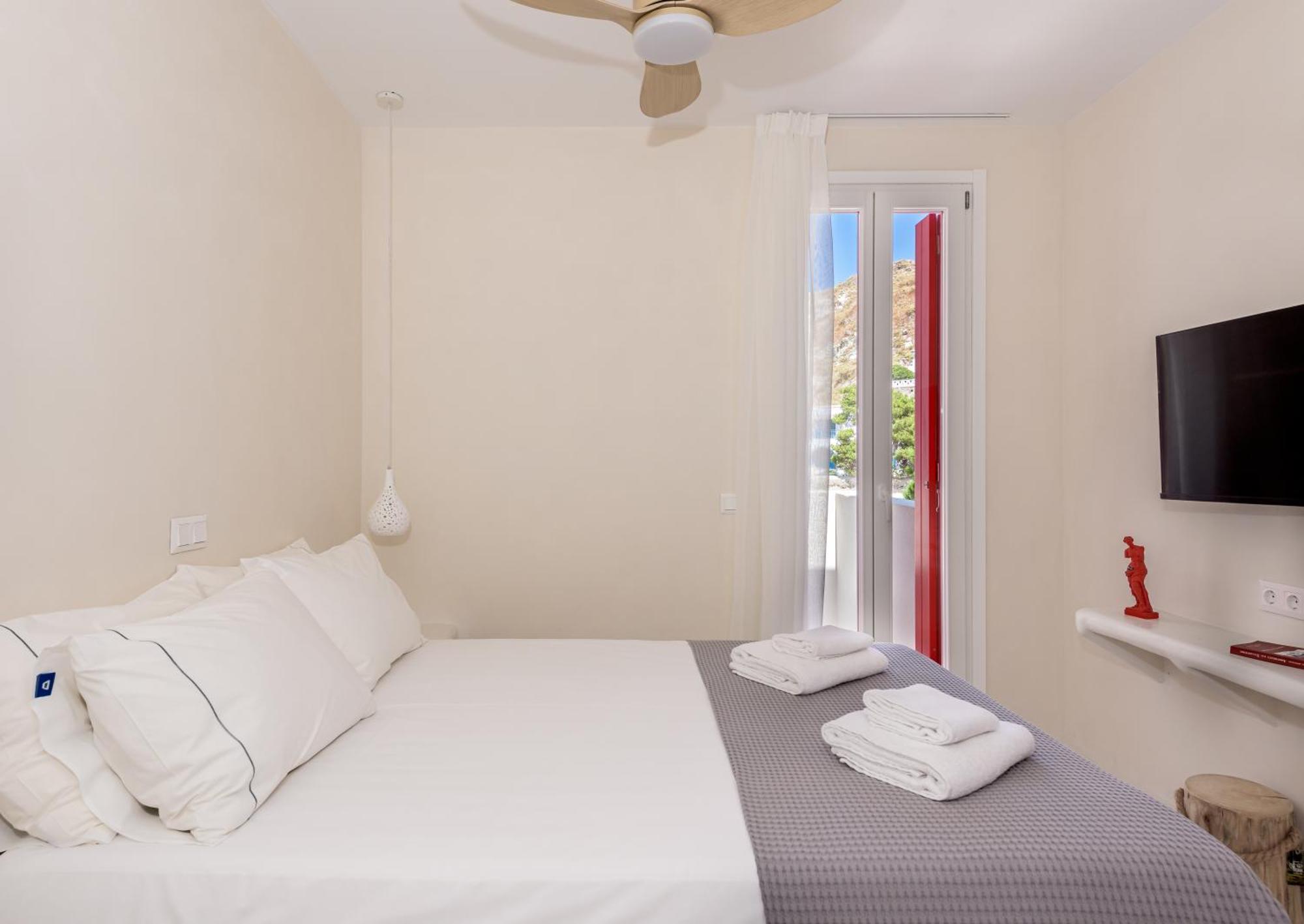 Klima Bay Beachfront Boutique Holiday home *
