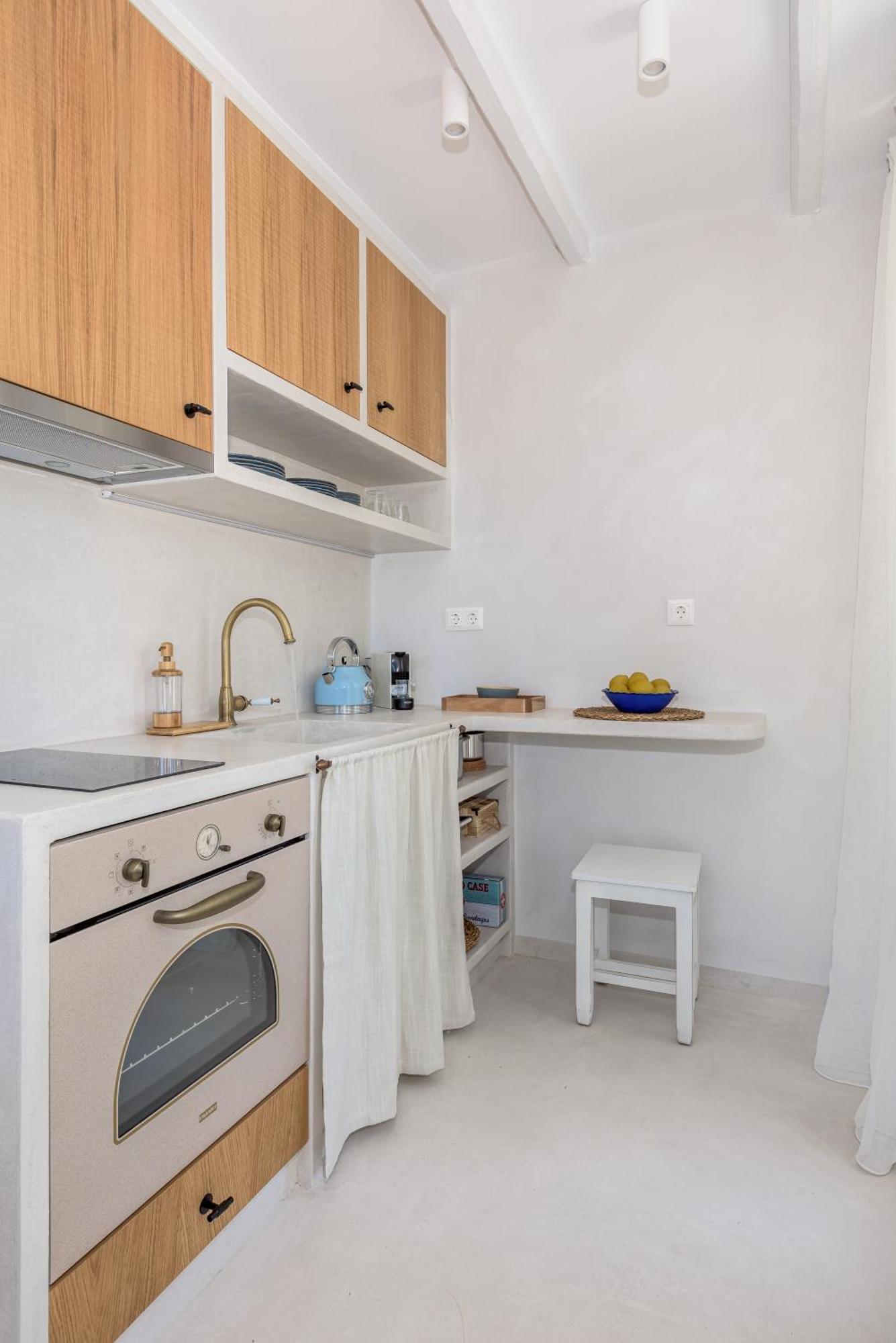 Klima Bay Beachfront Boutique Holiday home