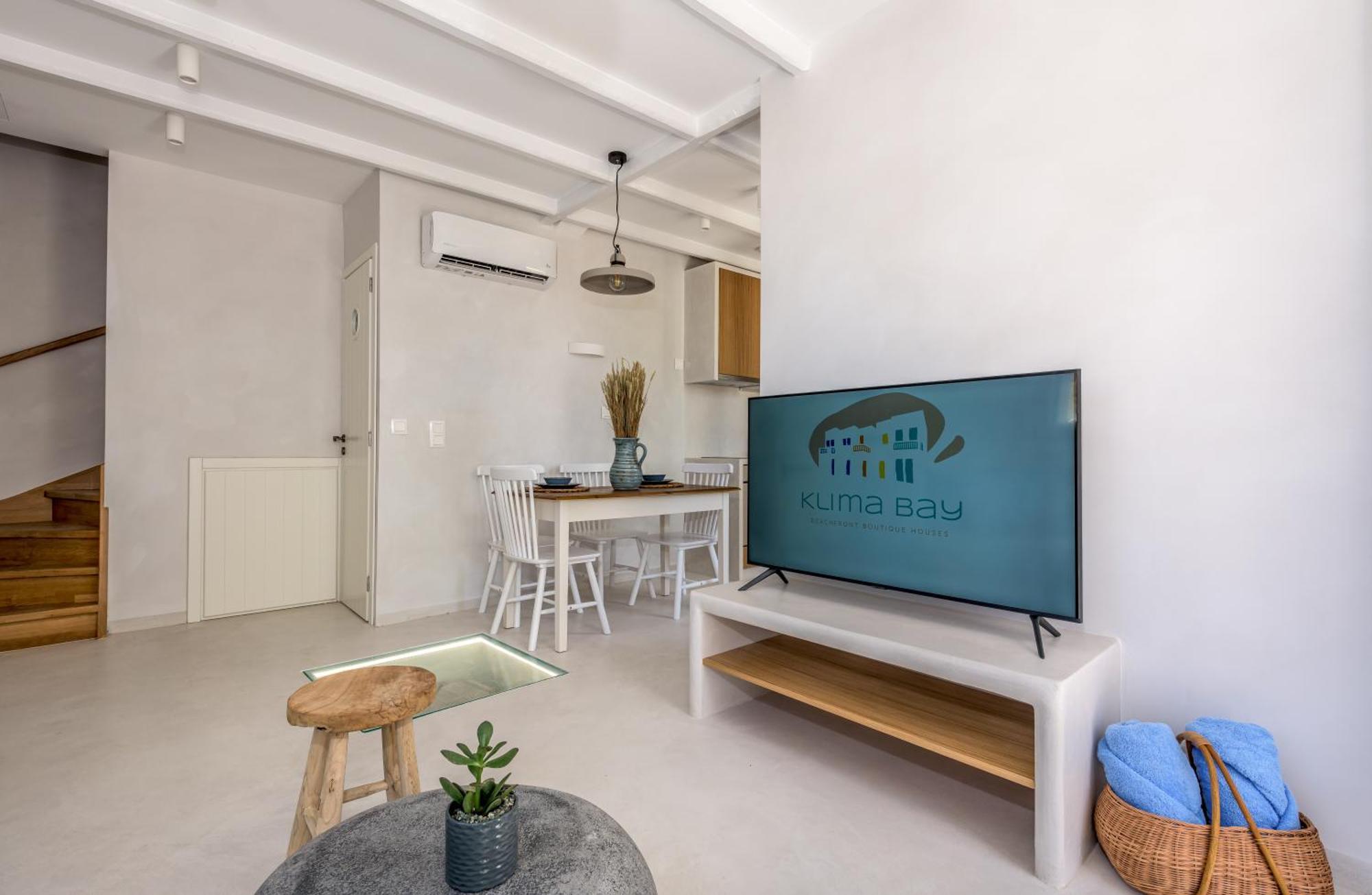 Klima Bay Beachfront Boutique Holiday home *
