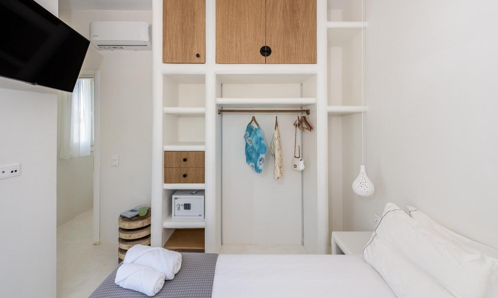 Klima Bay Beachfront Boutique Holiday home *
