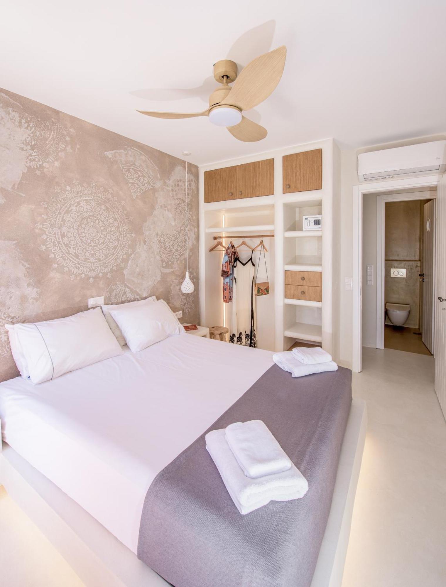 Klima Bay Beachfront Boutique Holiday home *