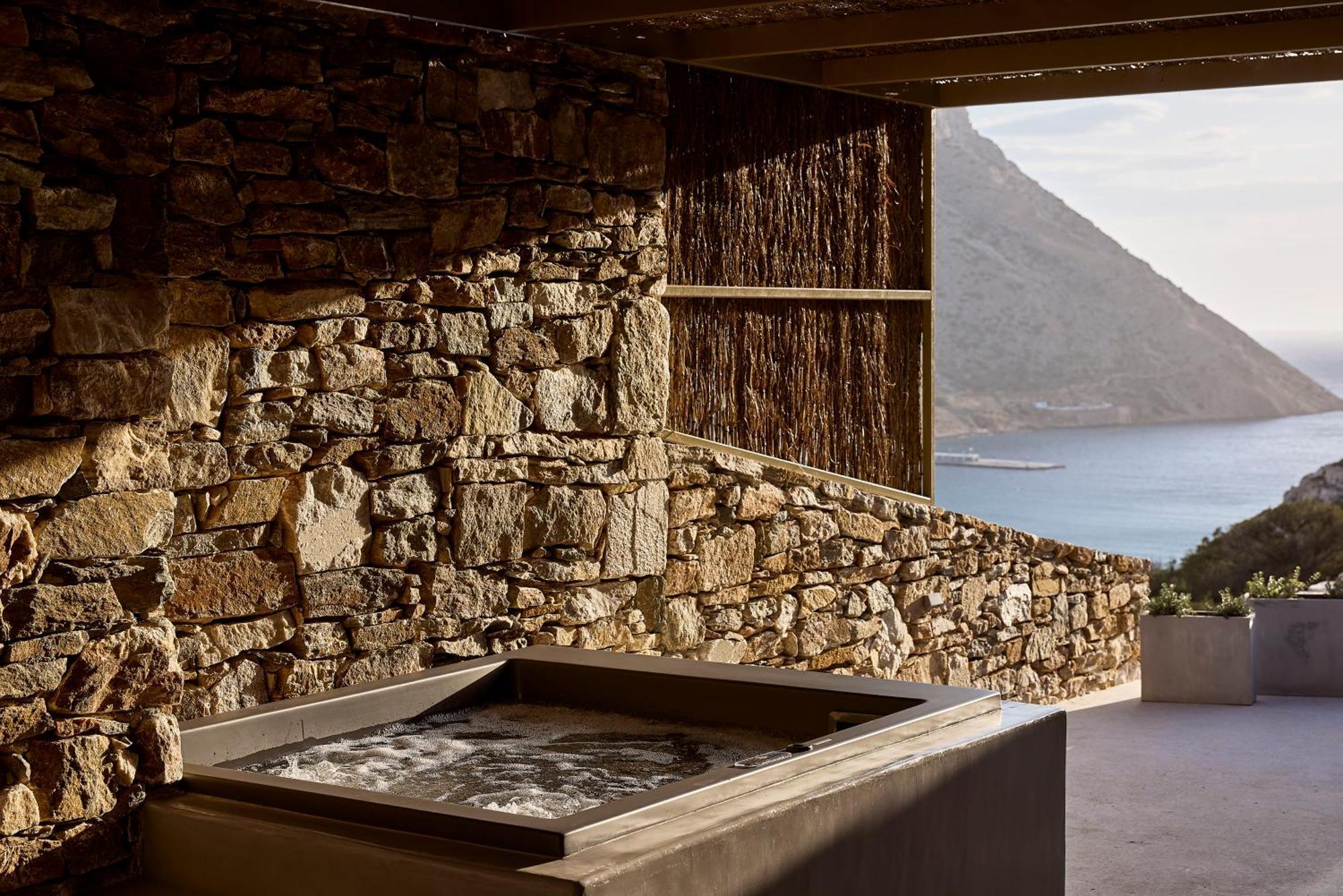 Apsila Pool Kamares (Sifnos)