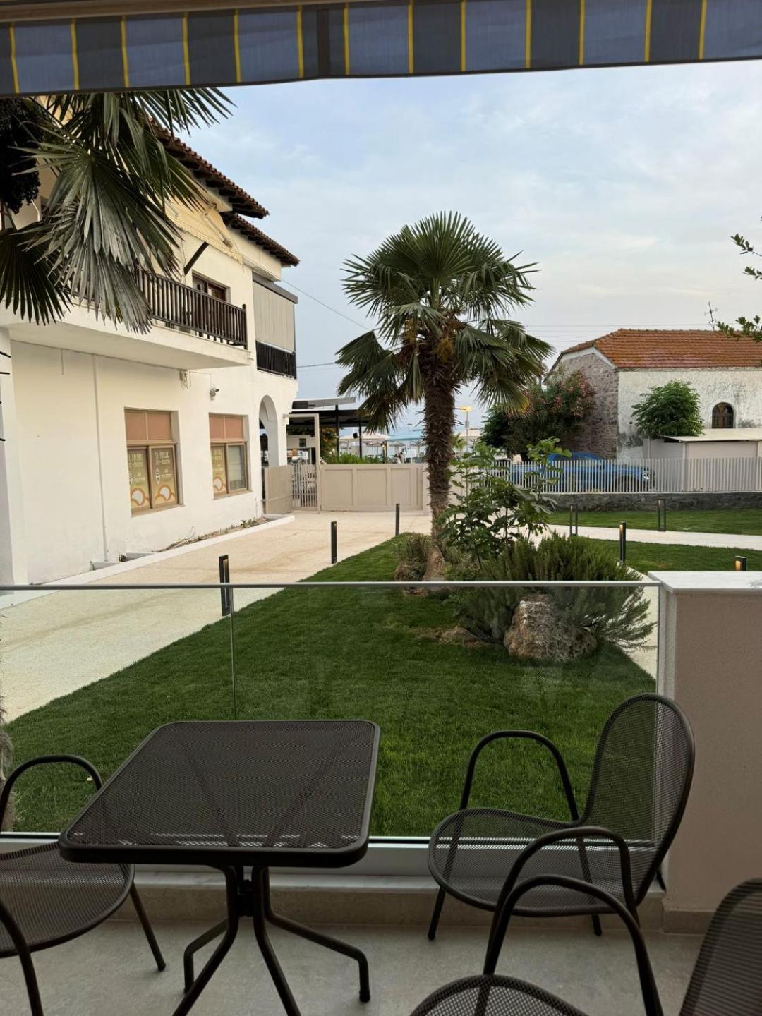 Studio Nikiti Beach Hotel