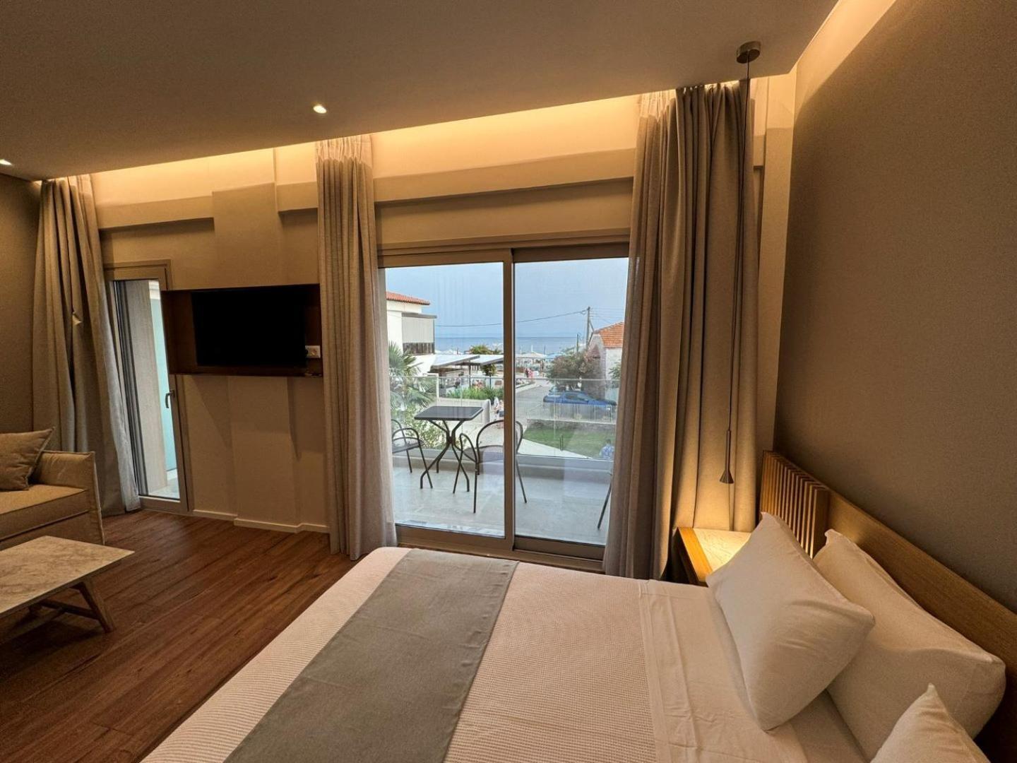 Studio Nikiti Beach Hotel *