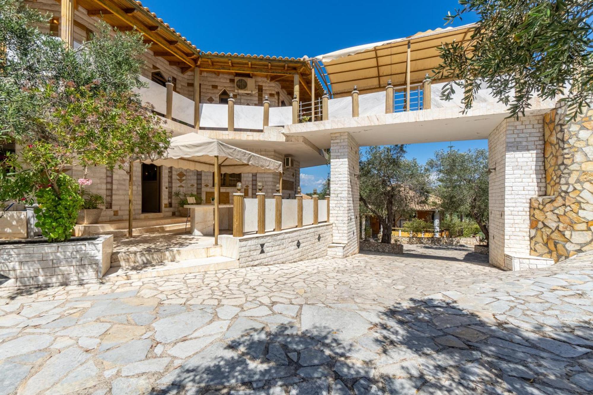 Paco's Luxury House 16