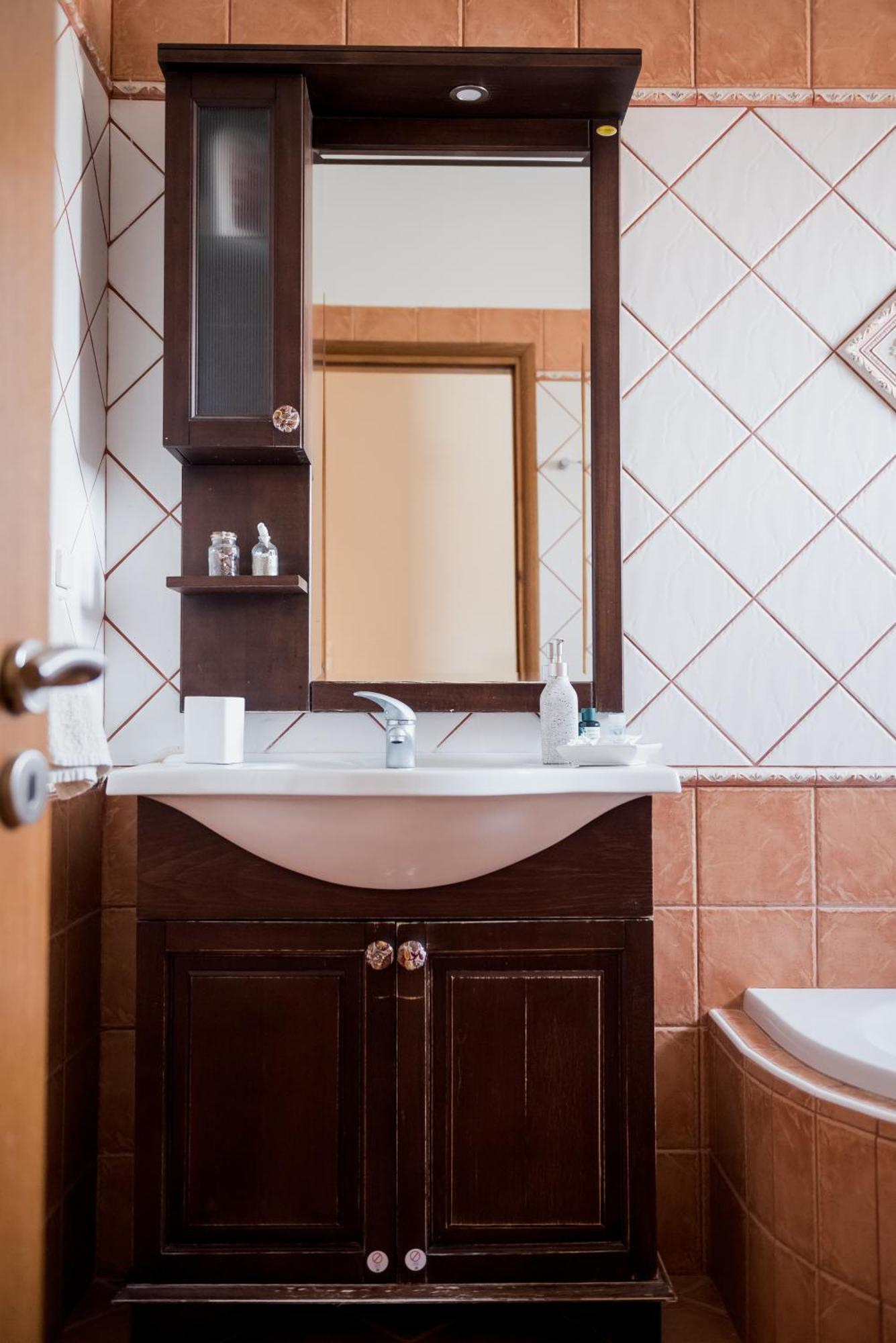 Discover Evia Aliveri