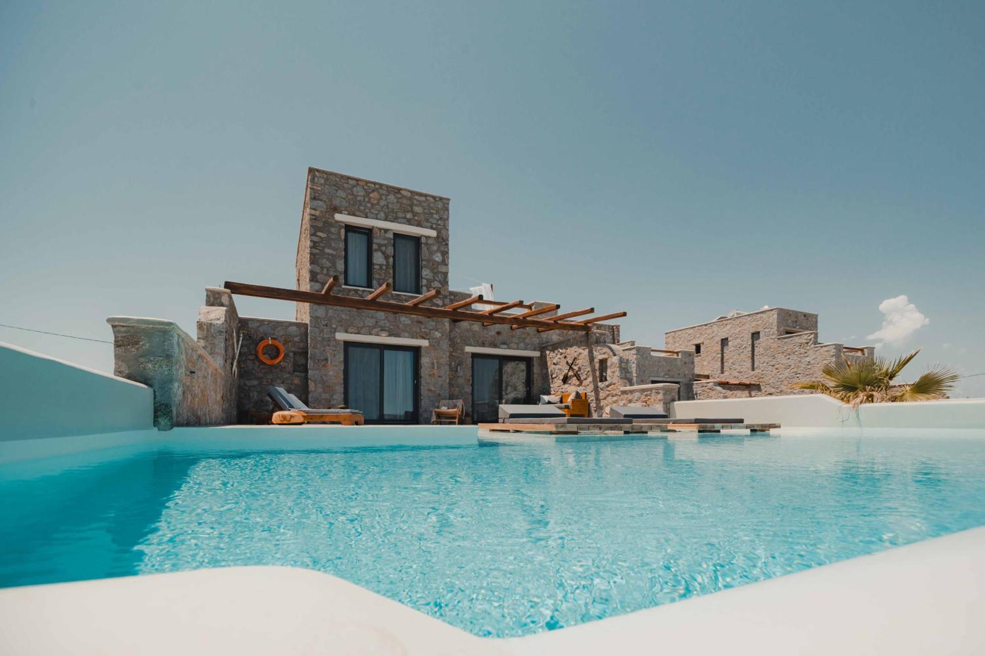 Naxos Privilege *