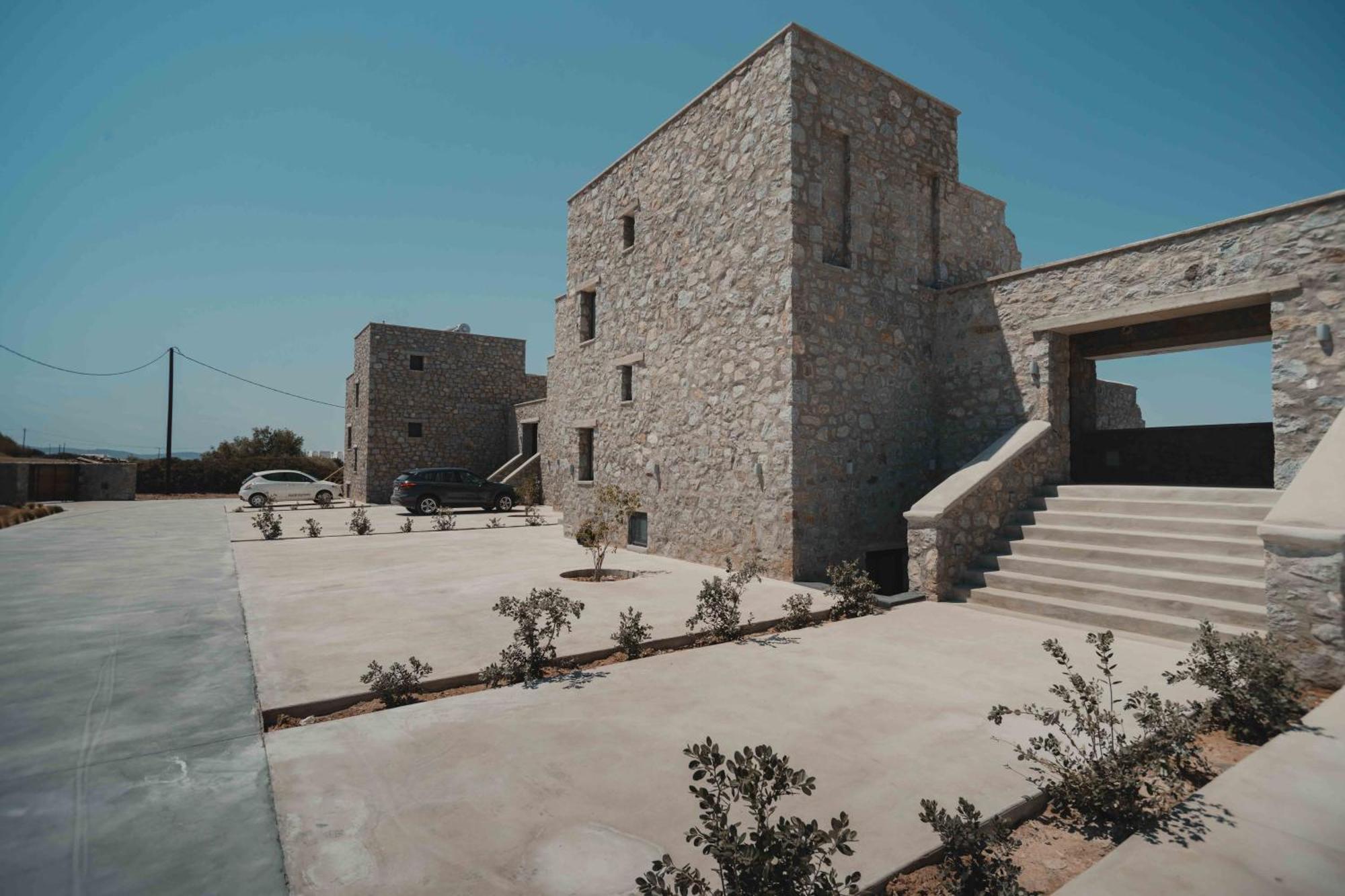 Naxos Privilege *