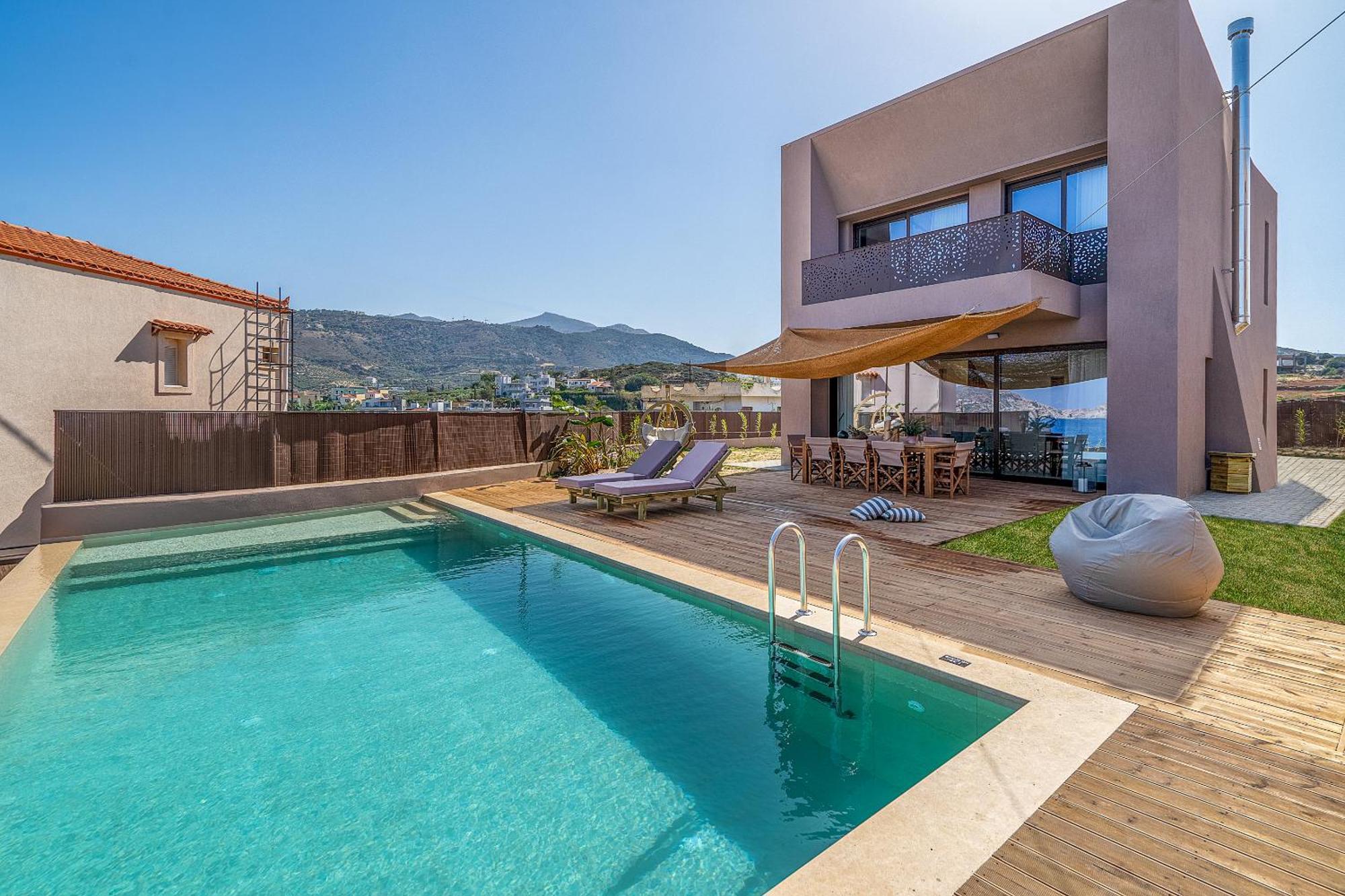 Villa Canvas By The Sea
