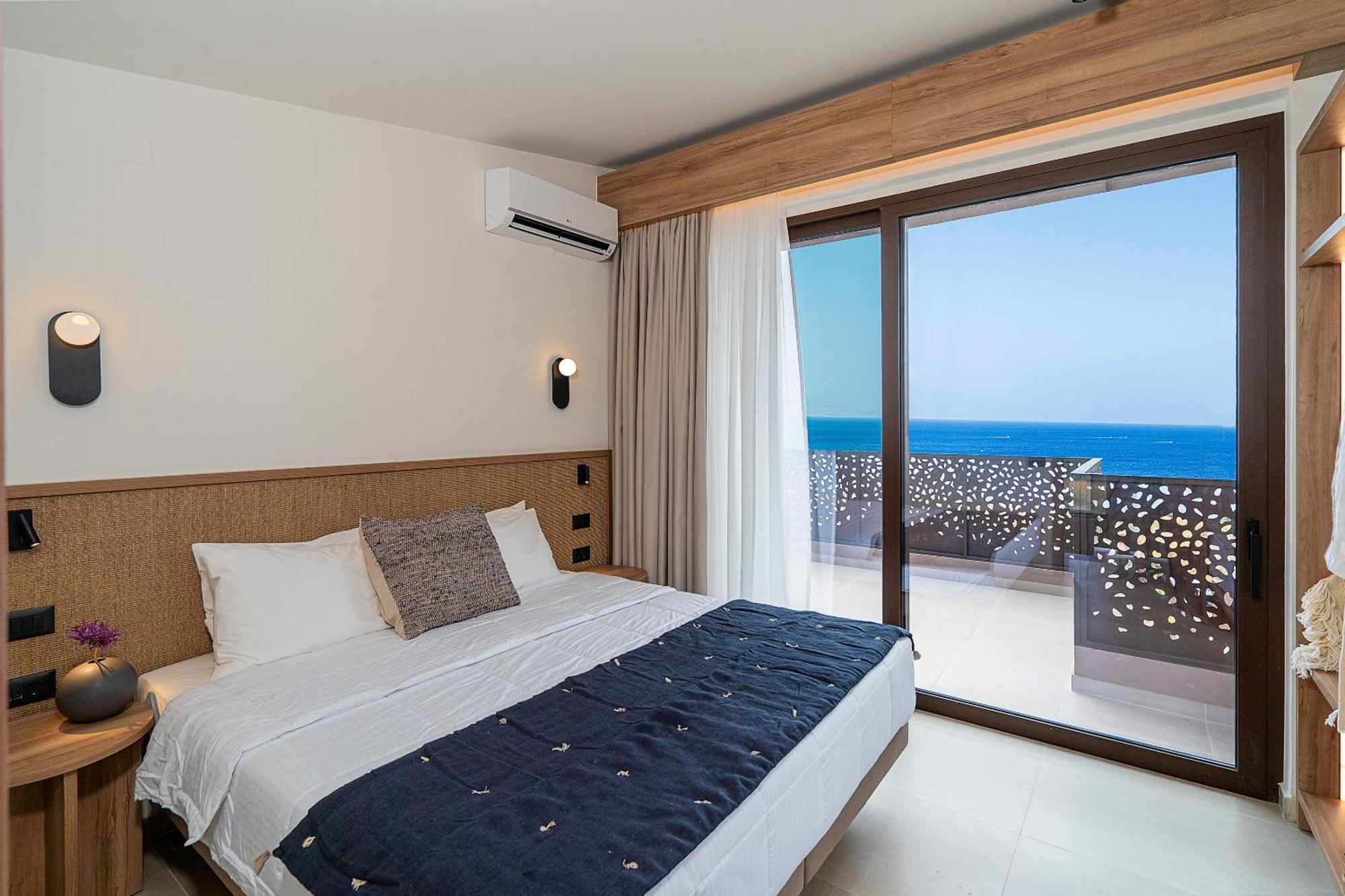 Canvas By The Sea * Agia Pelagia (Crete)