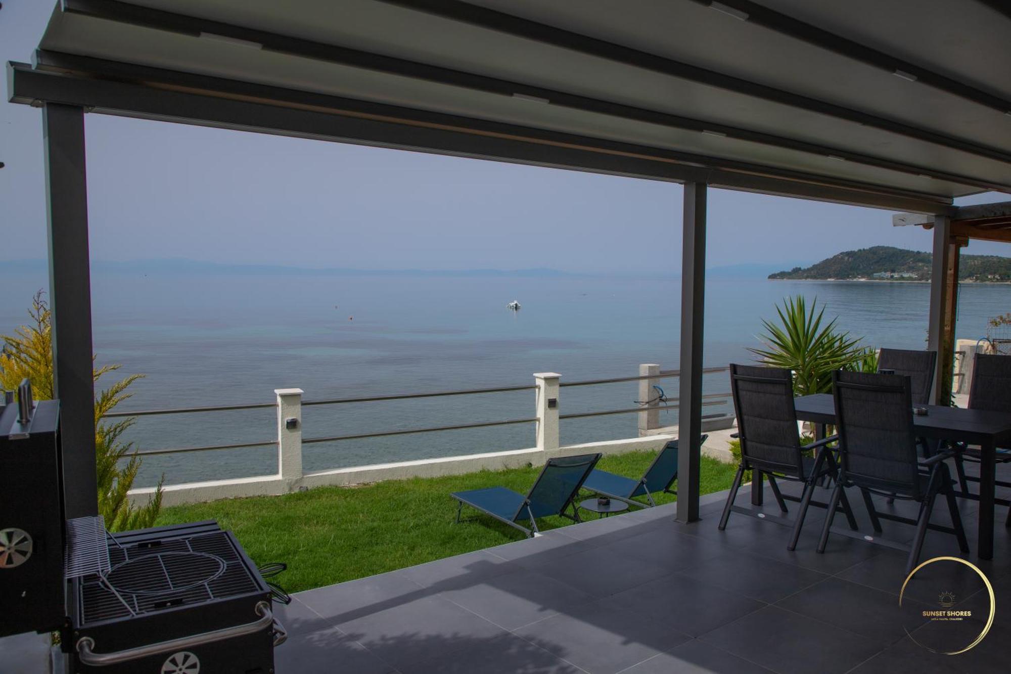 Sunset Shores Mola Kalyva