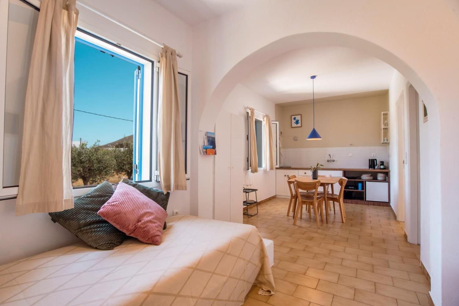 Adelfia Parikia (Paros)