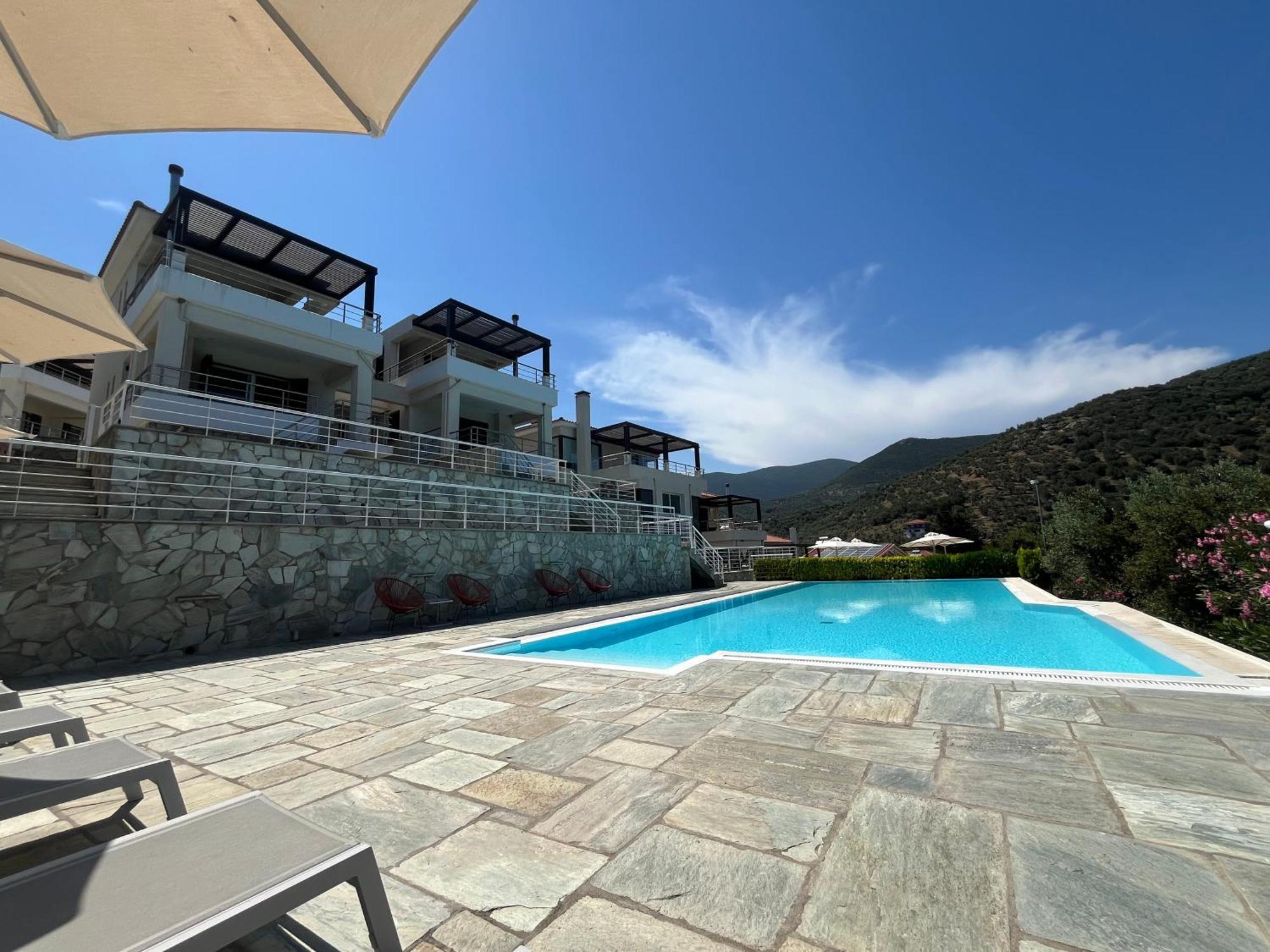 Seaview Pteleos