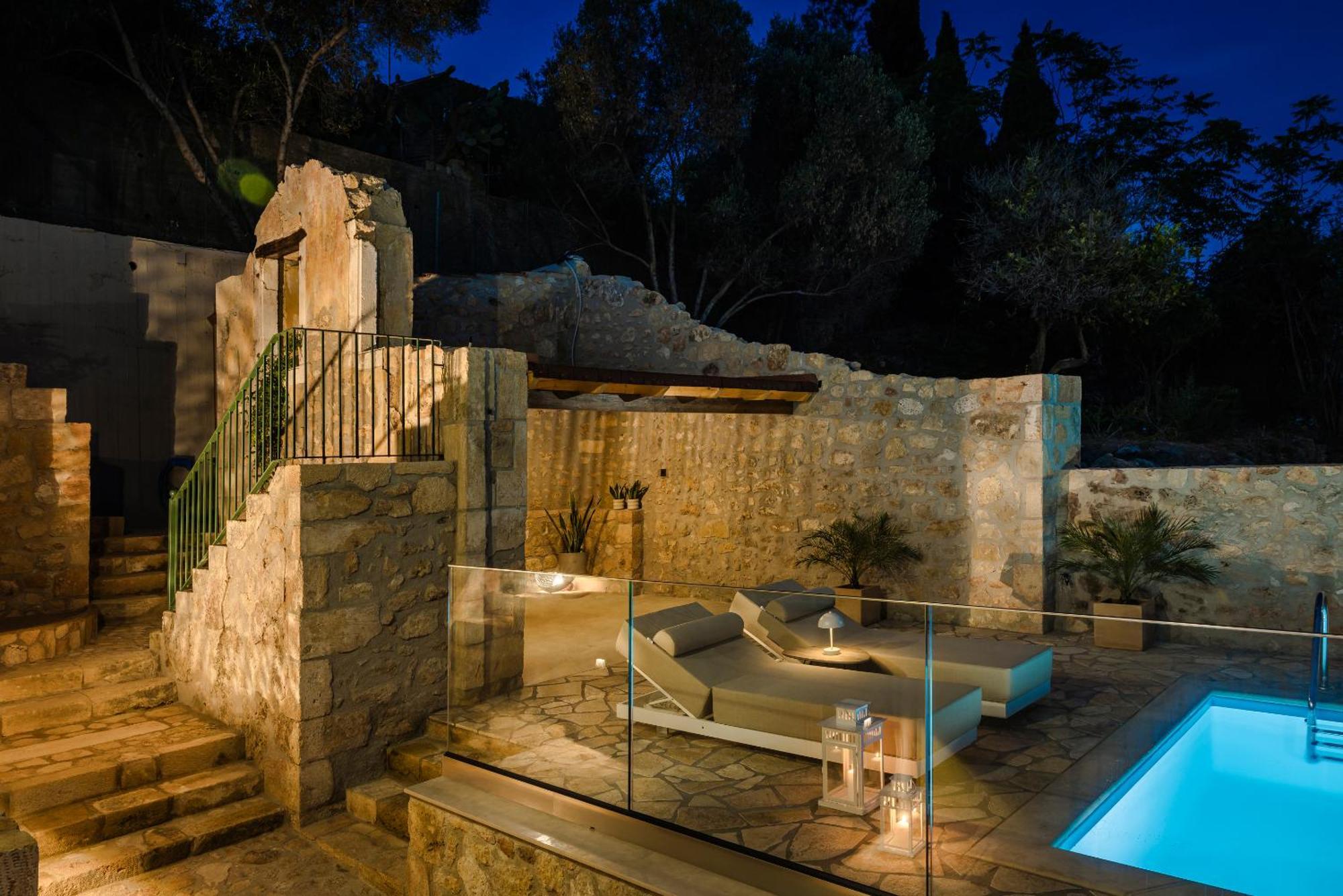 Ipoliti Luxury Living *