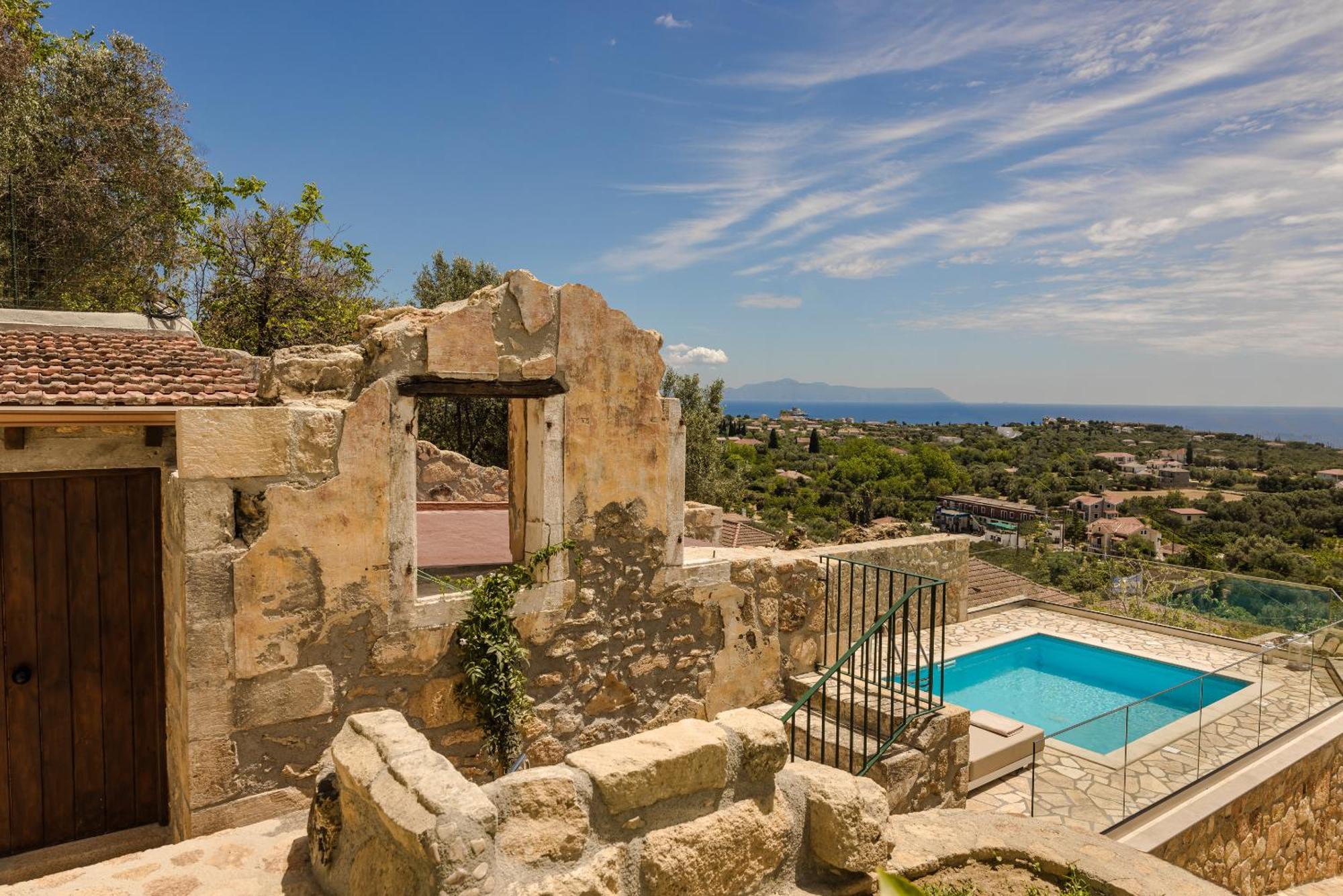 Ipoliti Luxury Living * Svoronata