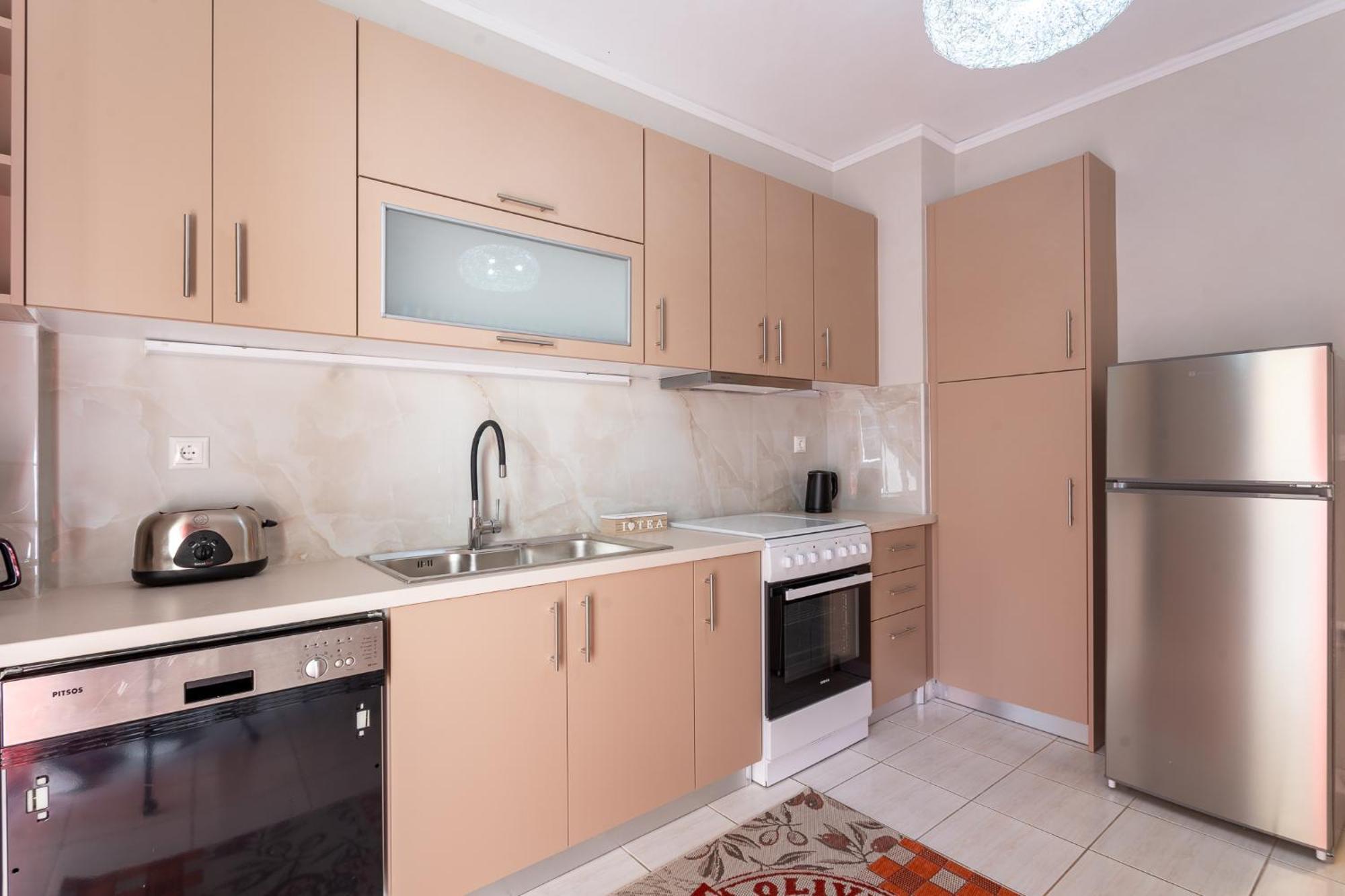 Comfortable 3-bedroom Maisonette Near The Sea Villa *